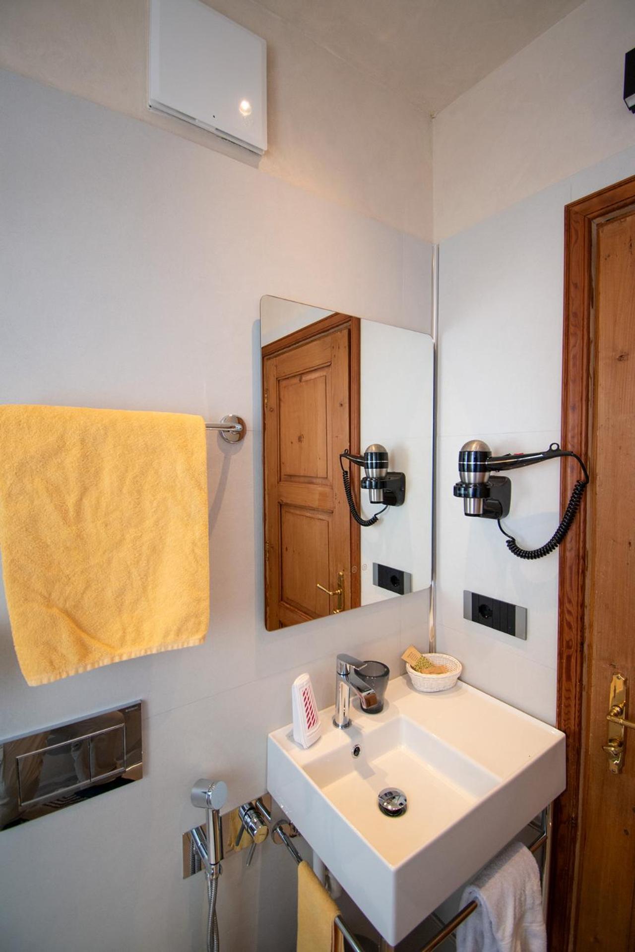Classic Single Room with Shower photo 1
