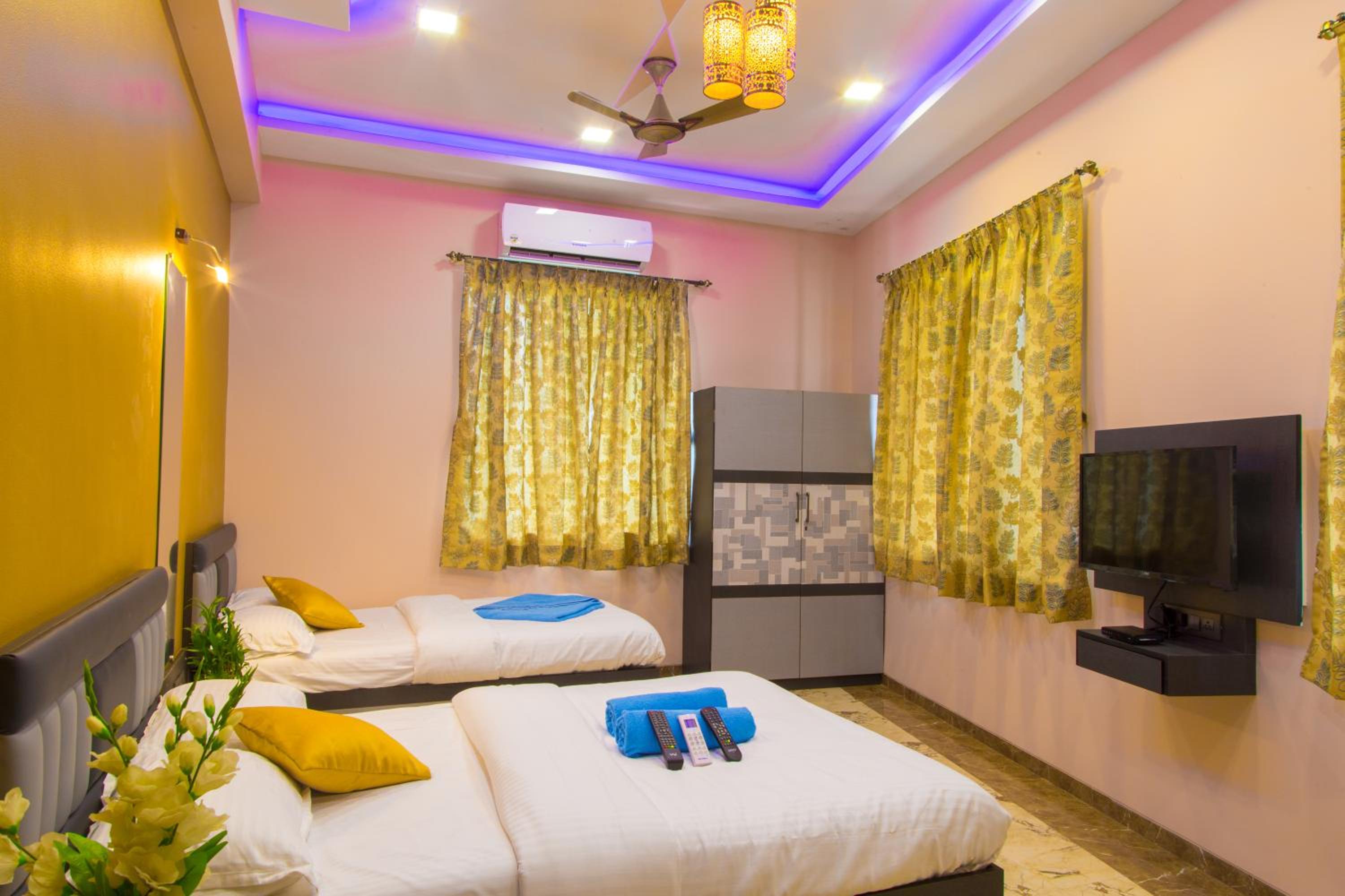 Economy Quadruple Room with Shared Bathroom
