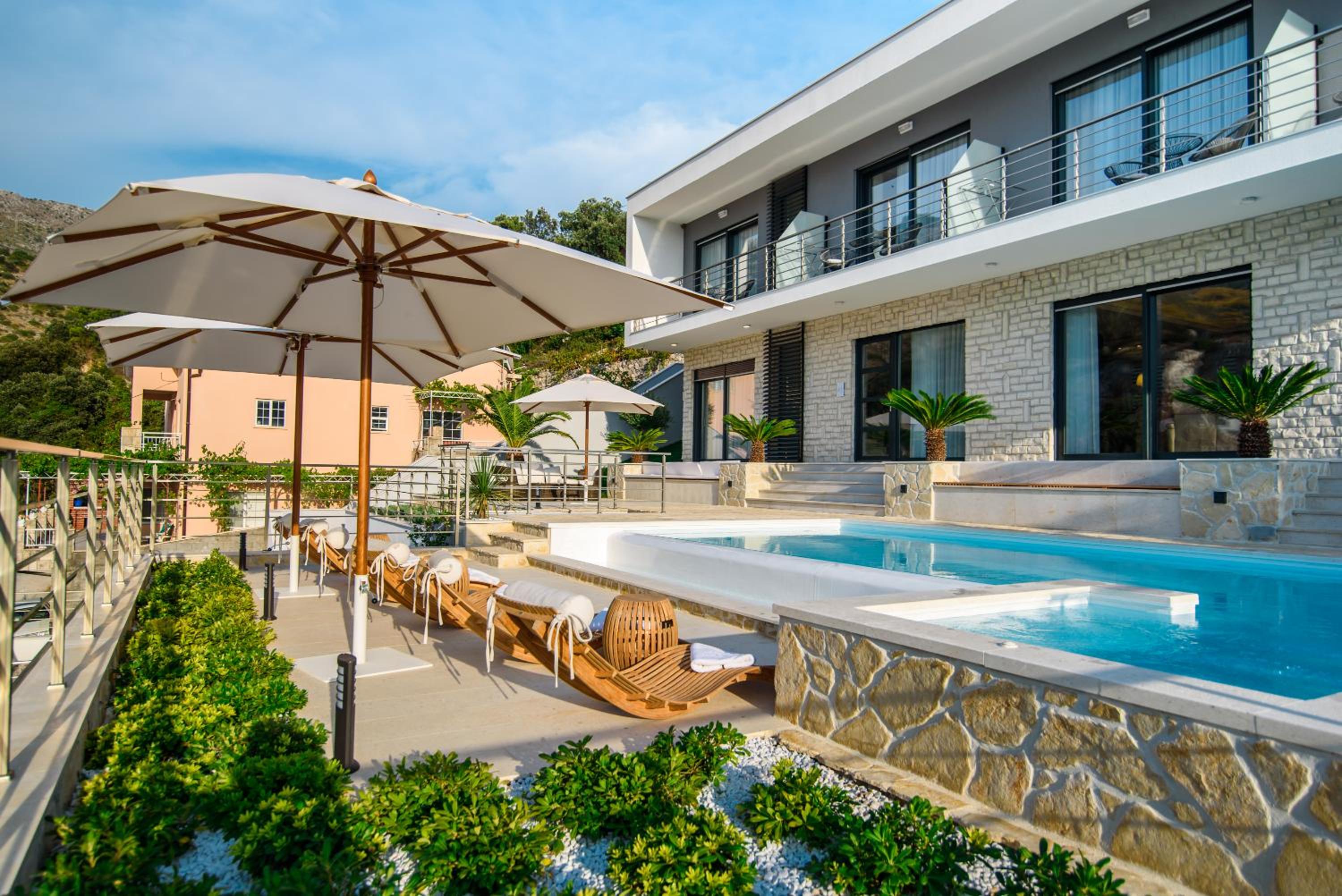 Villa photo 2