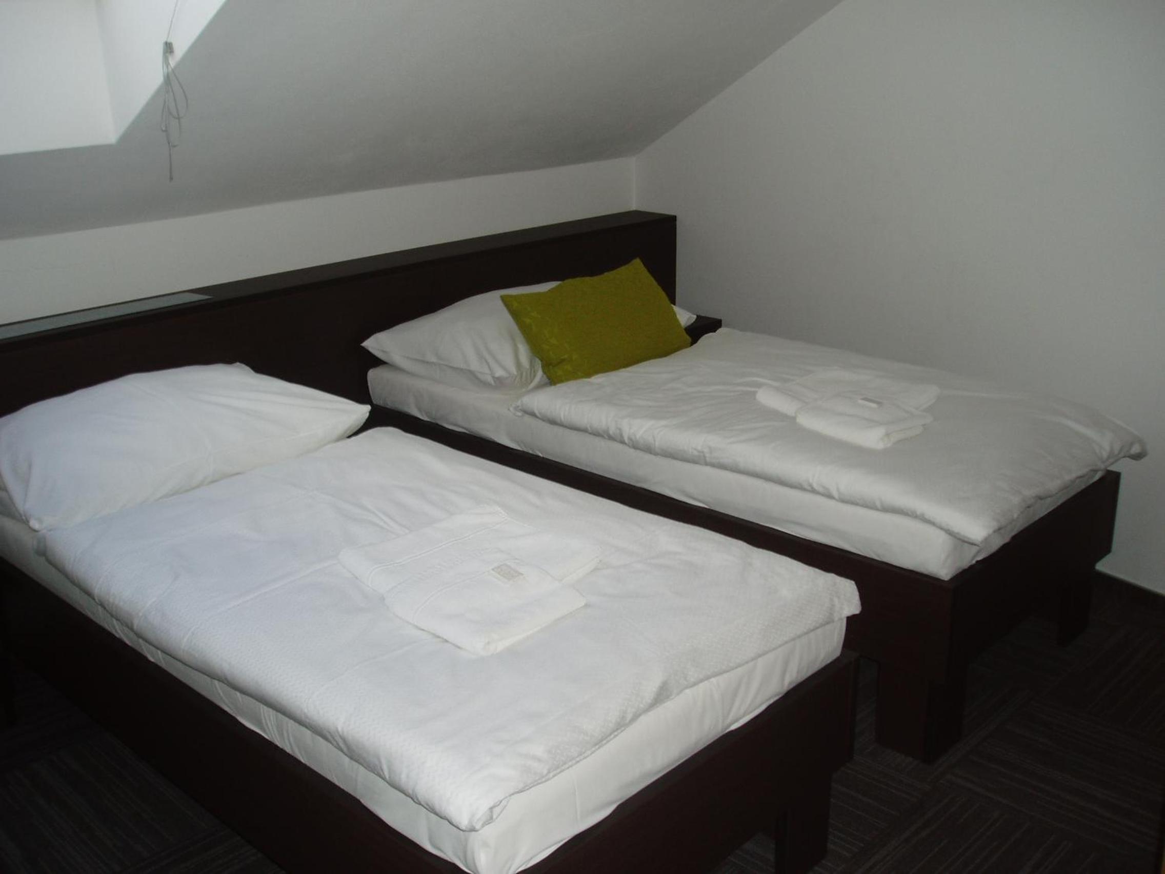 Quadruple Room - Photo 3