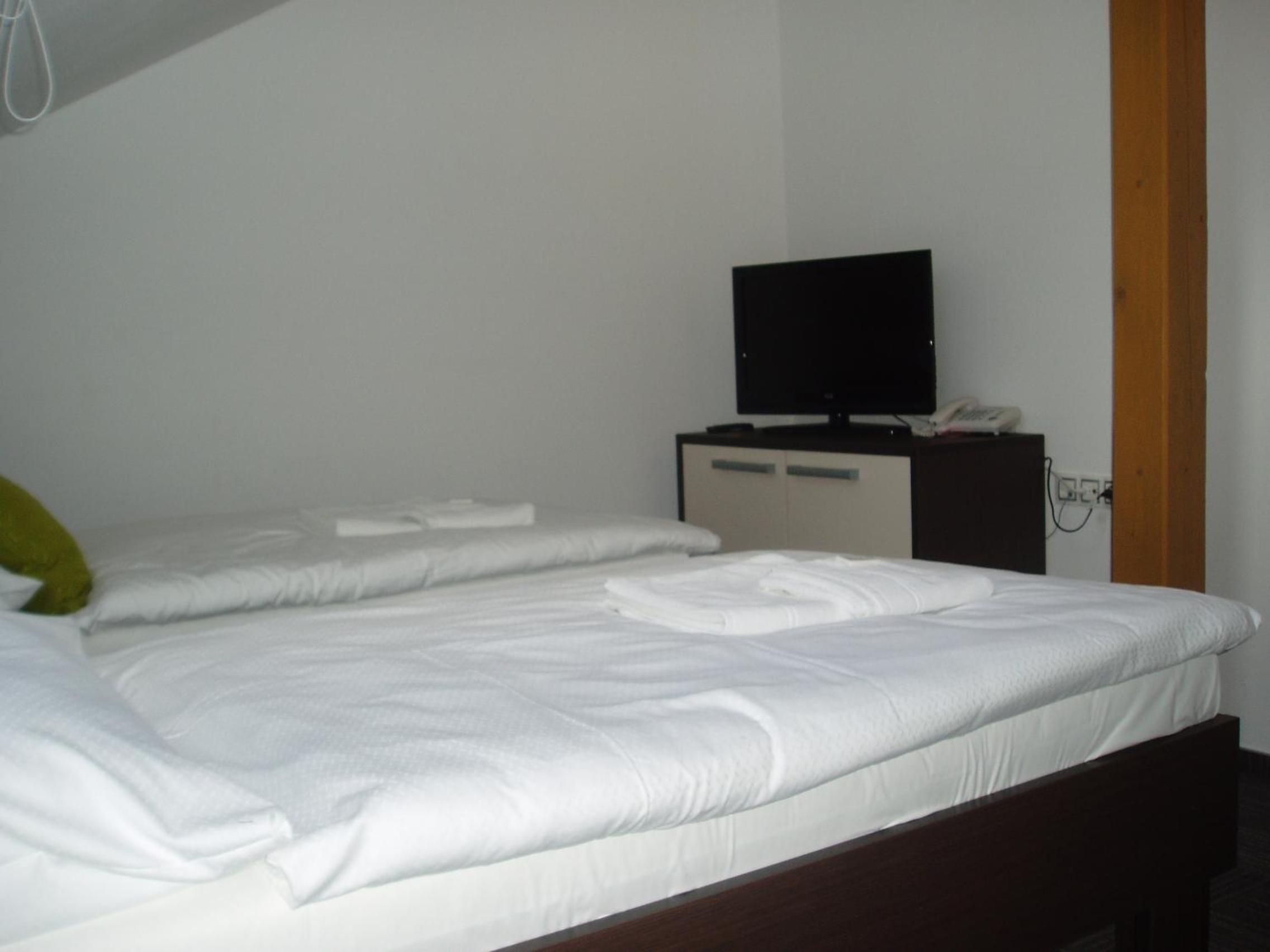 Quadruple Room - Photo 2