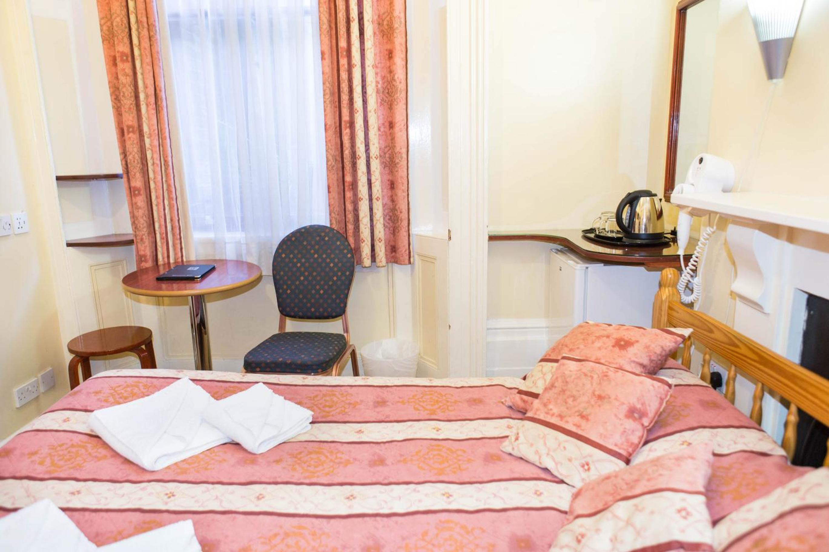 Standard Double Room photo 3
