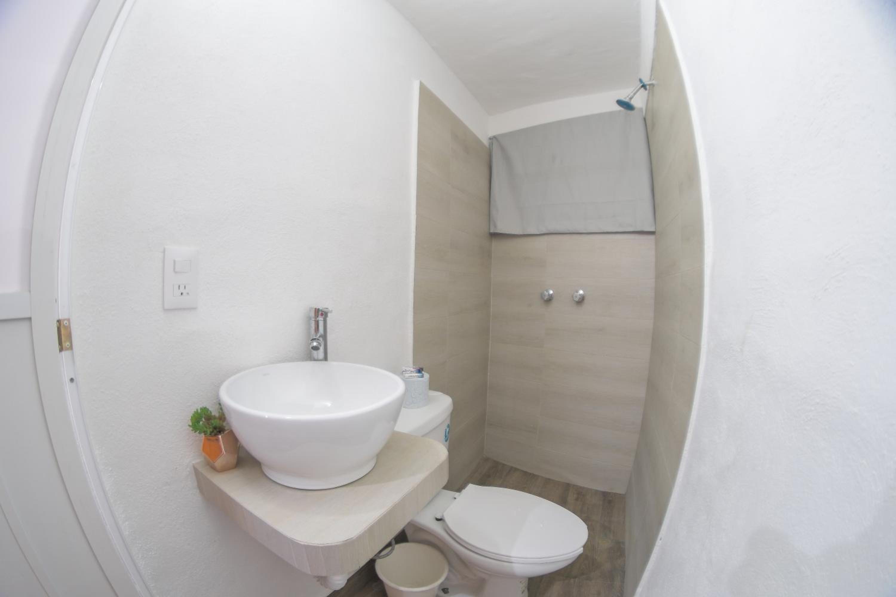 Deluxe Room (2 Adults + 1 Child) - Photo 2