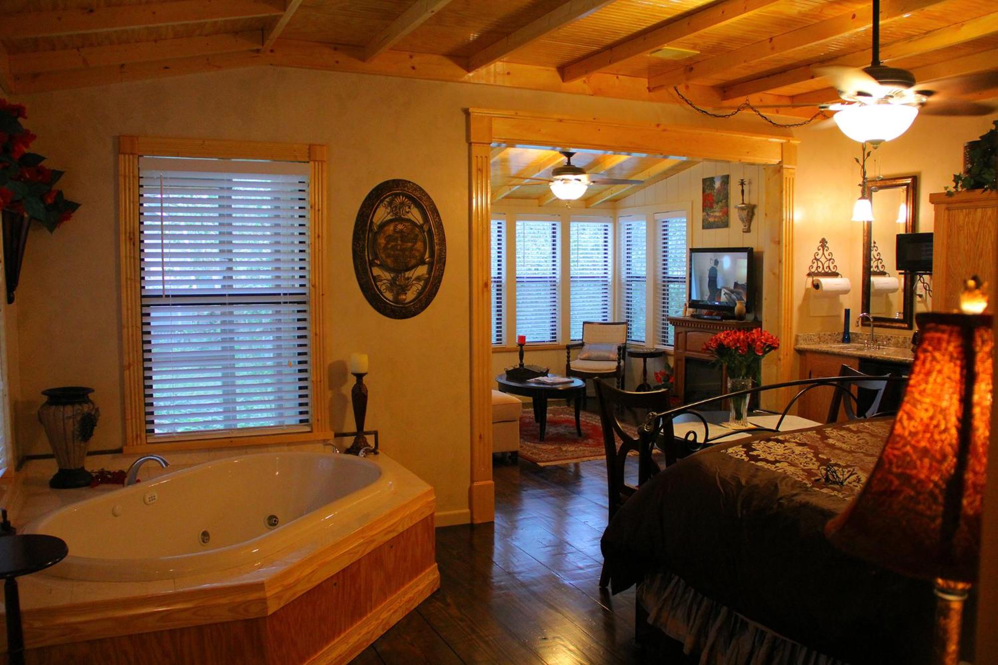 Deluxe King Room photo 1