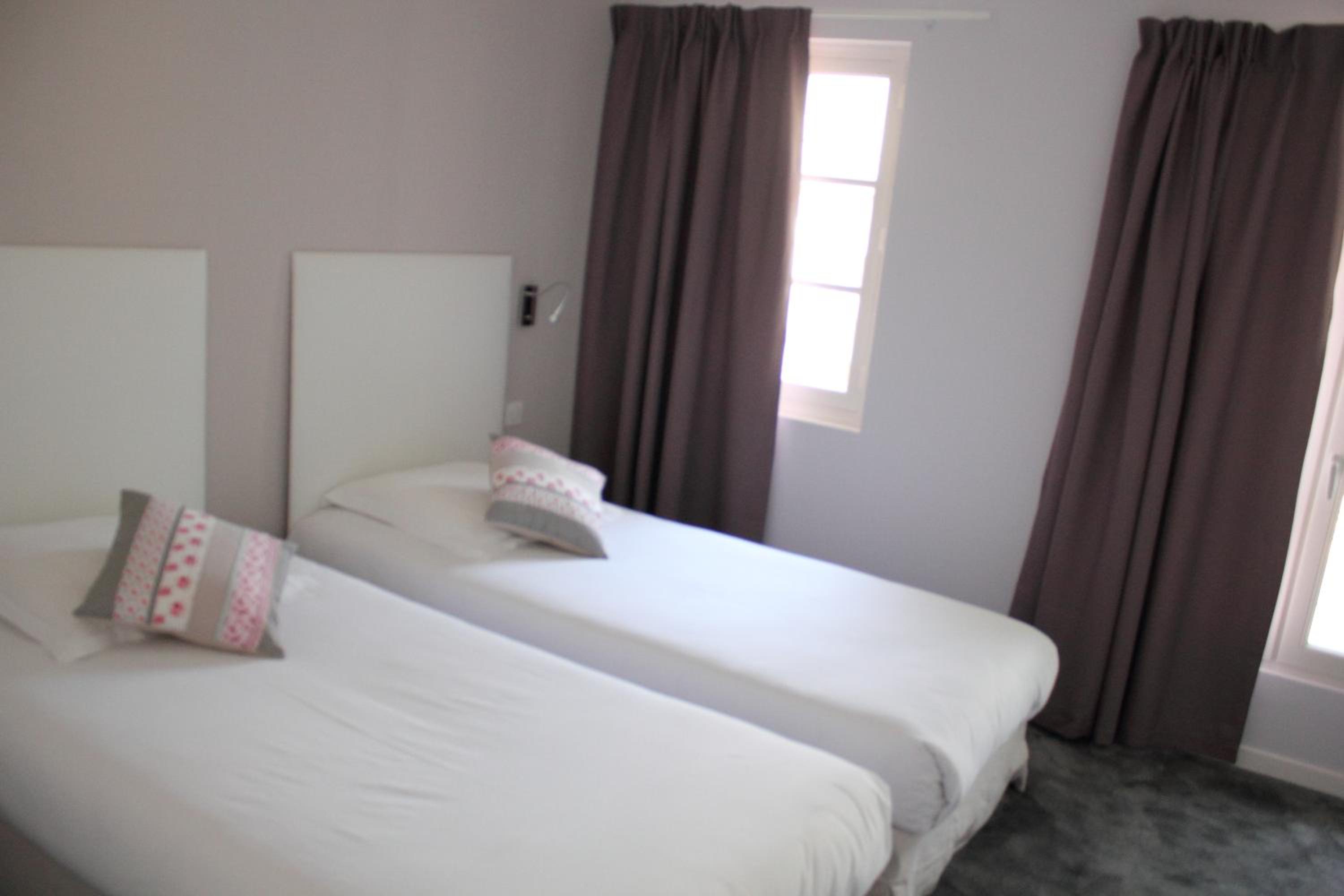 Twin Room - Photo 4
