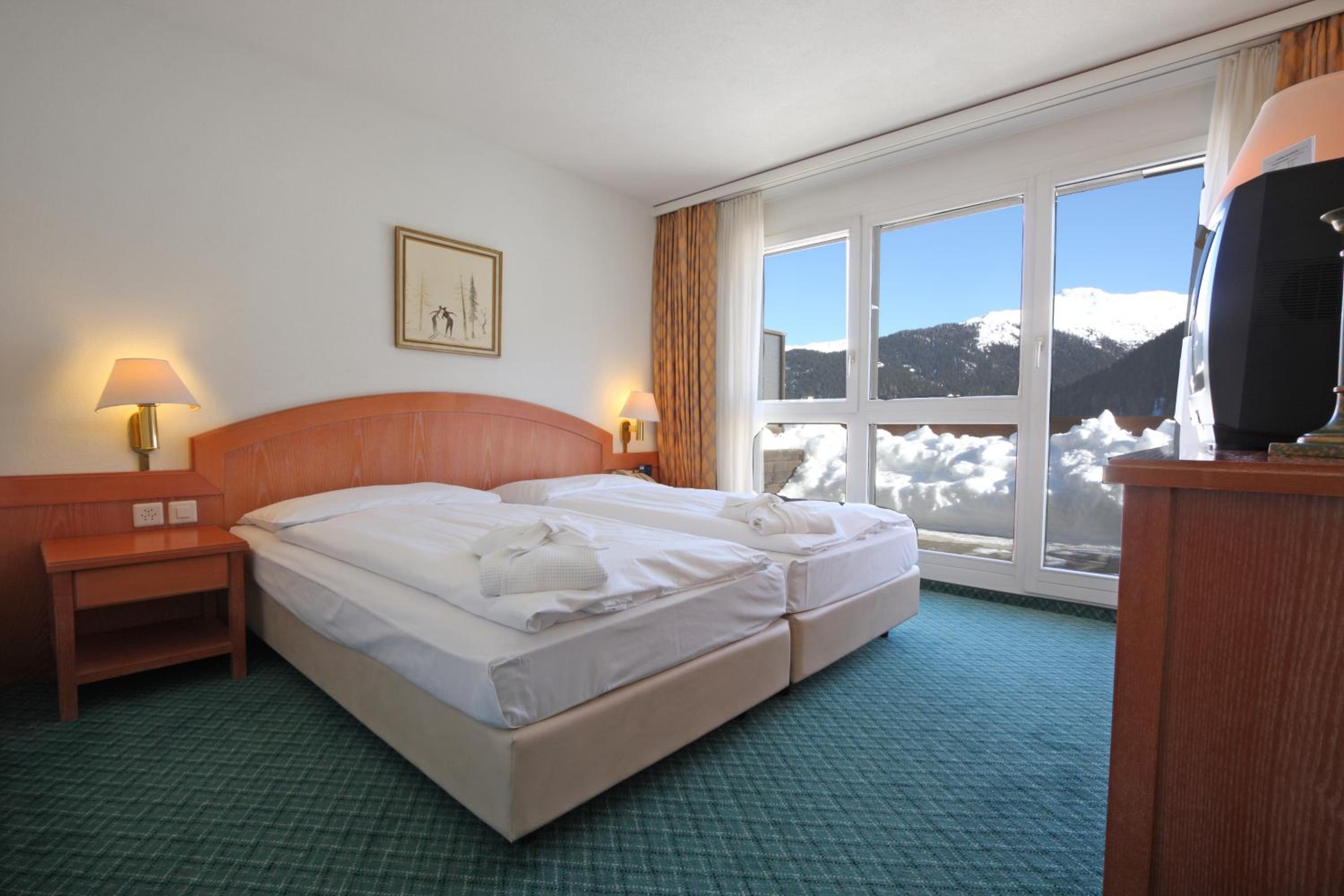 Two Bedroom Suite with Balcony - Photo 5