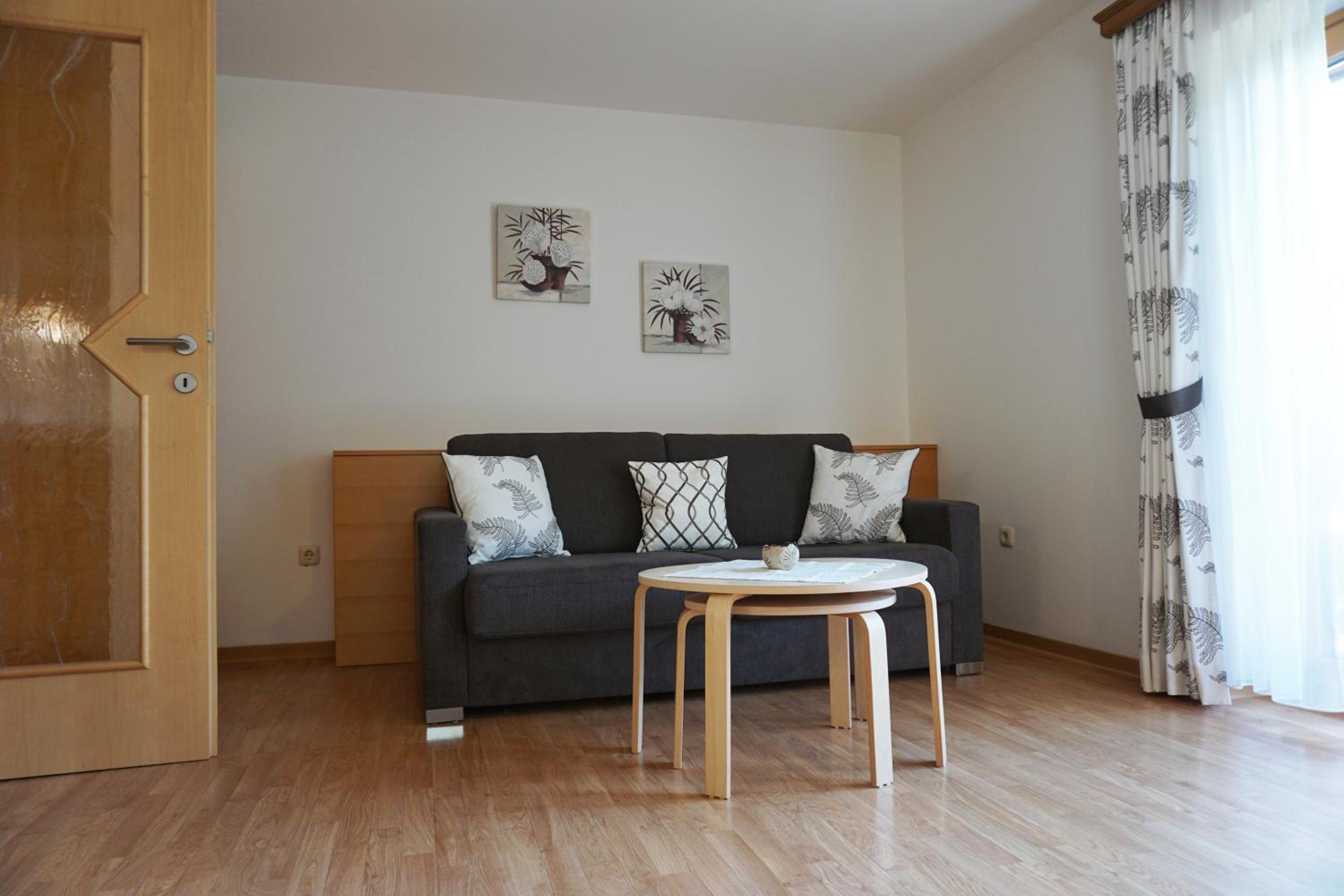 Small One-Bedroom Apartment photo 3
