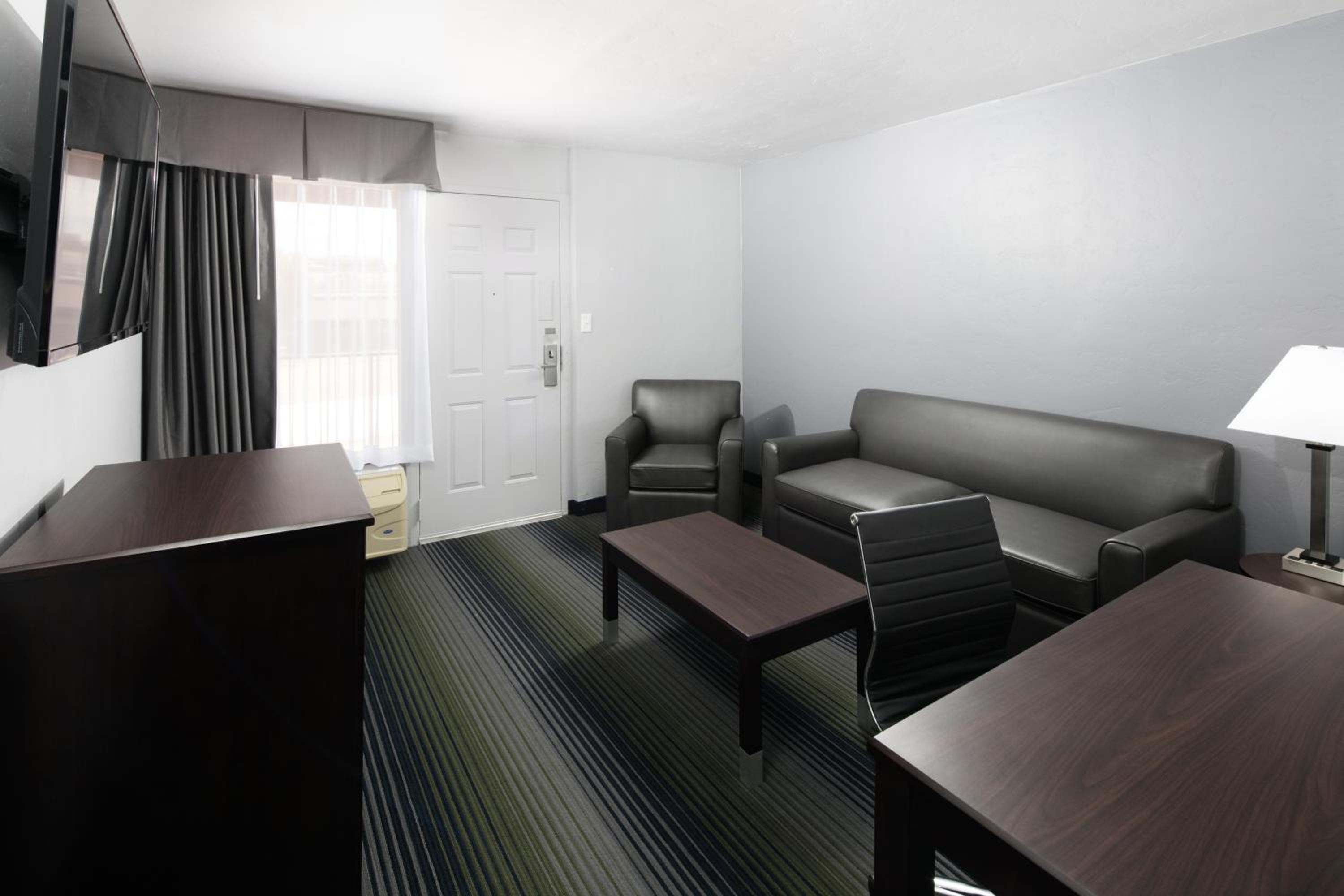 King Suite - Photo 1