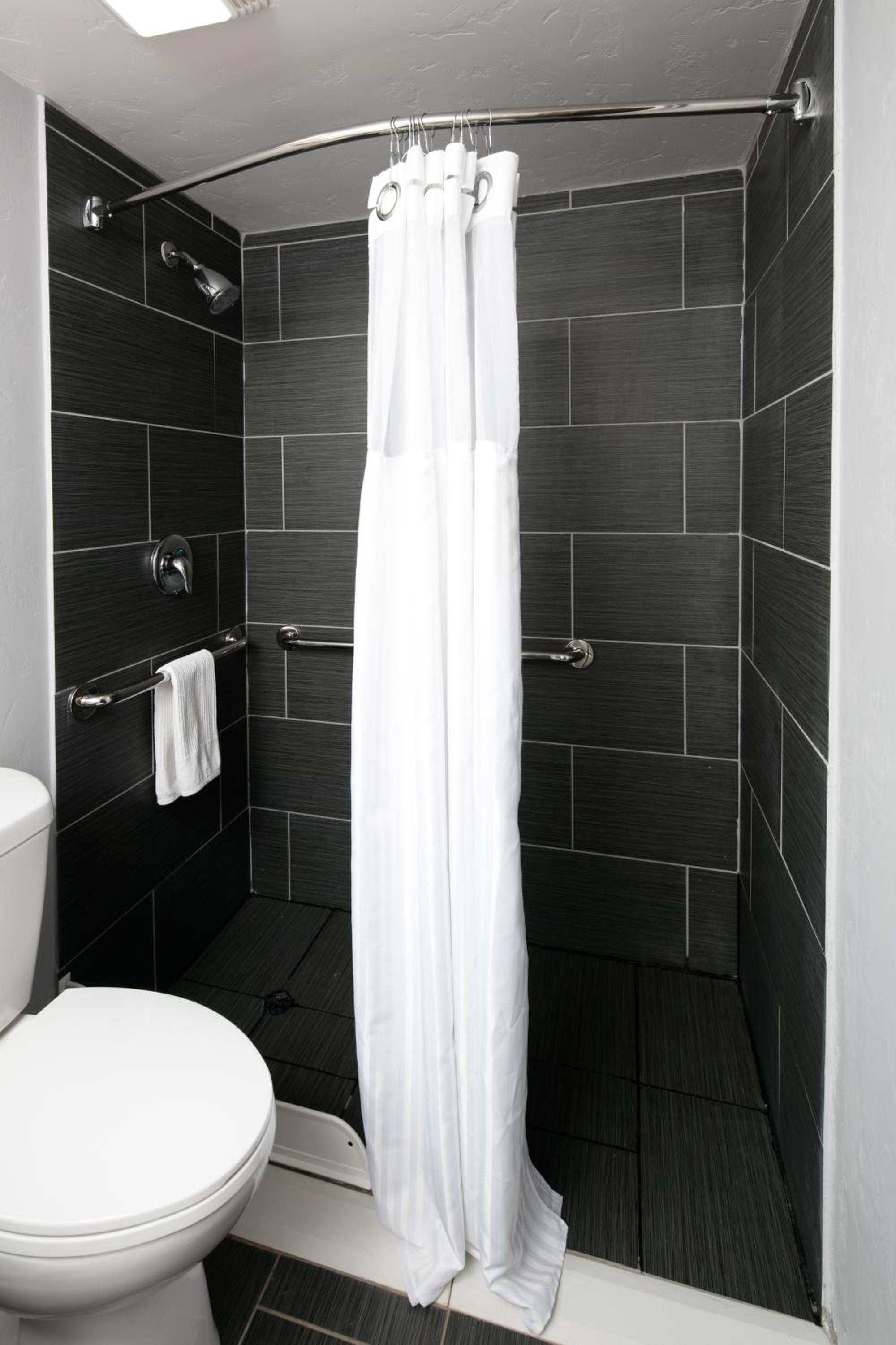 King Room - Disability Access/Non-Smoking - Photo 9