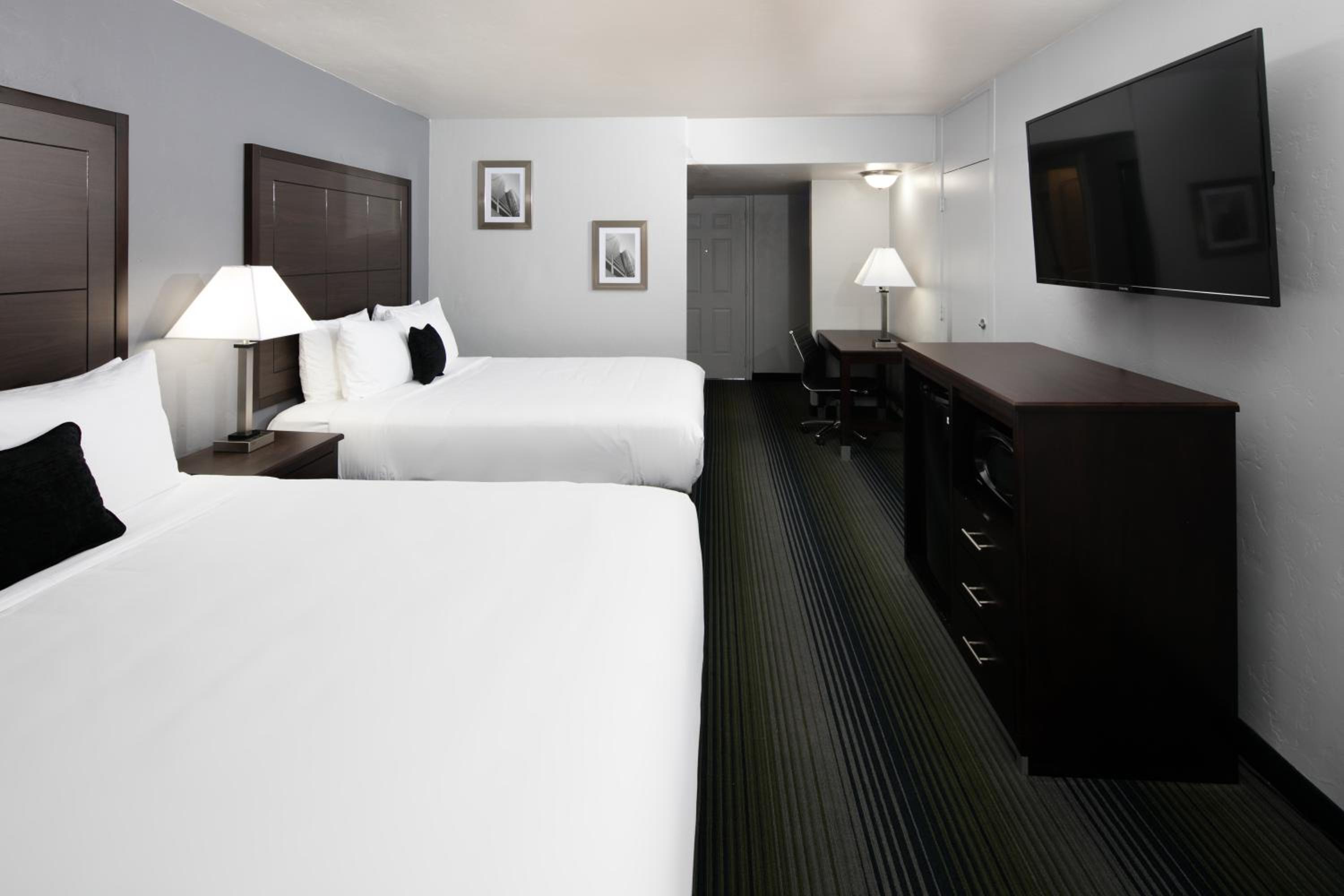 Deluxe Double Room with Two Queen Beds - Non-Smokin - Photo 1