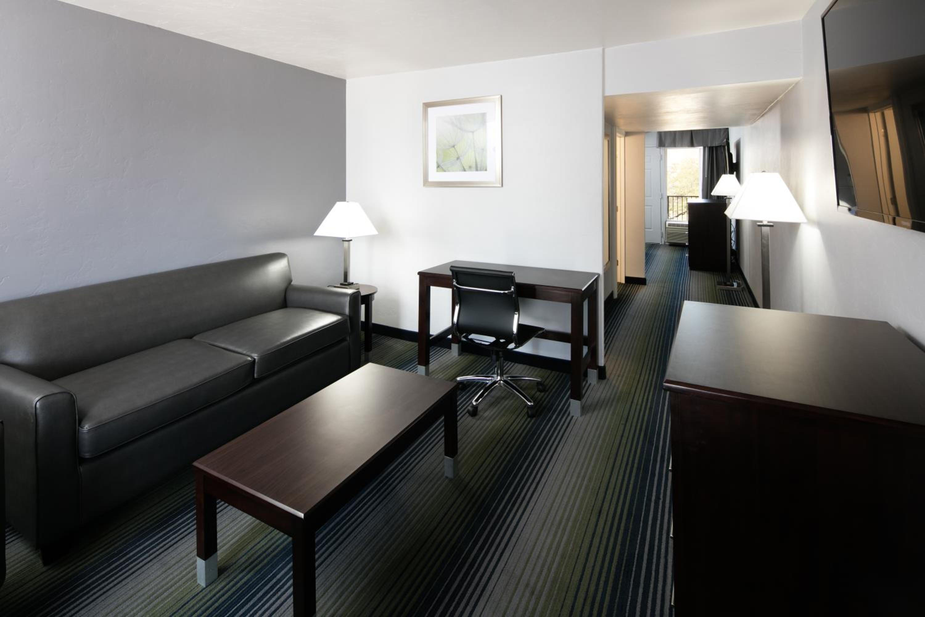 King Suite - Photo 7