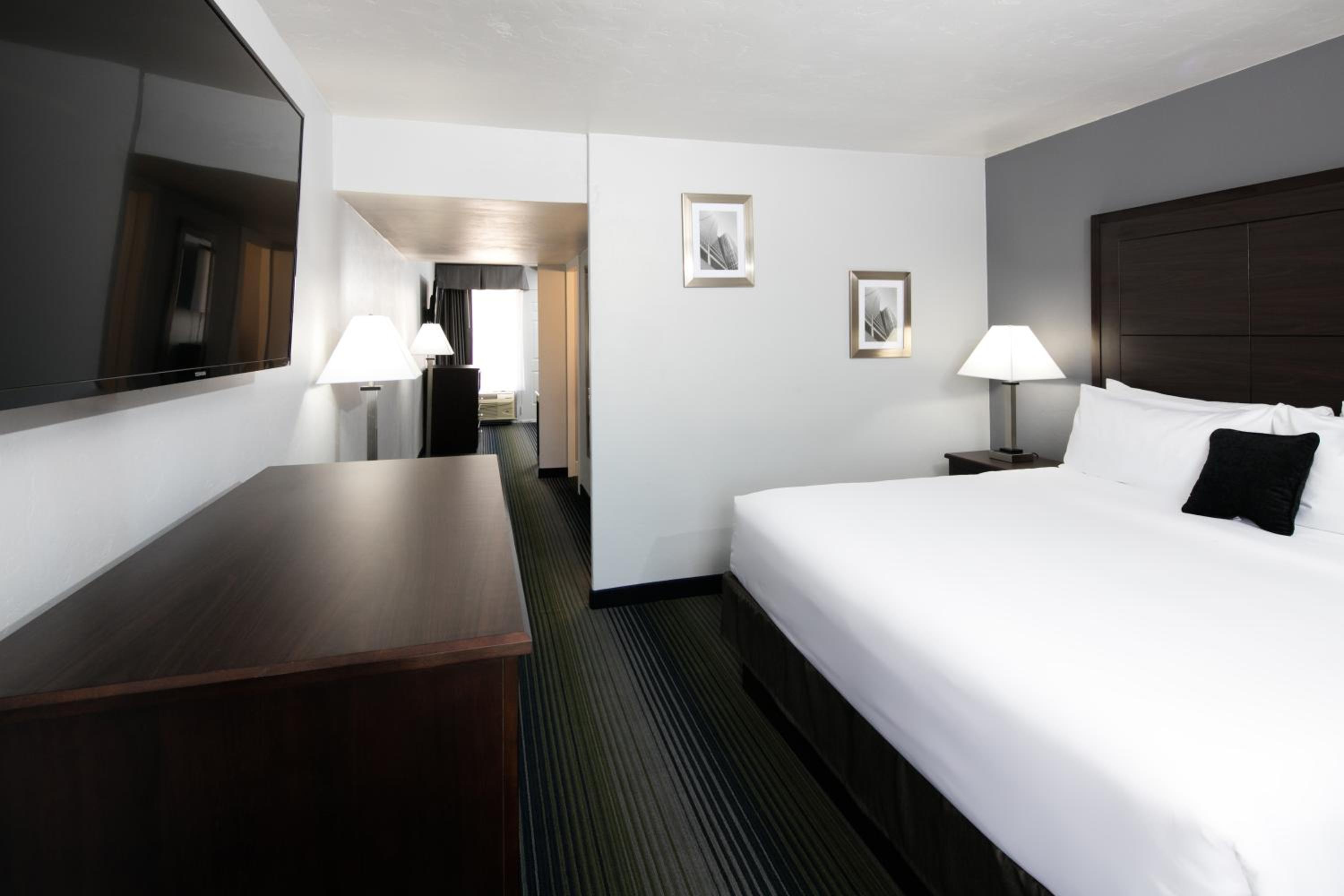King Suite - Photo 2