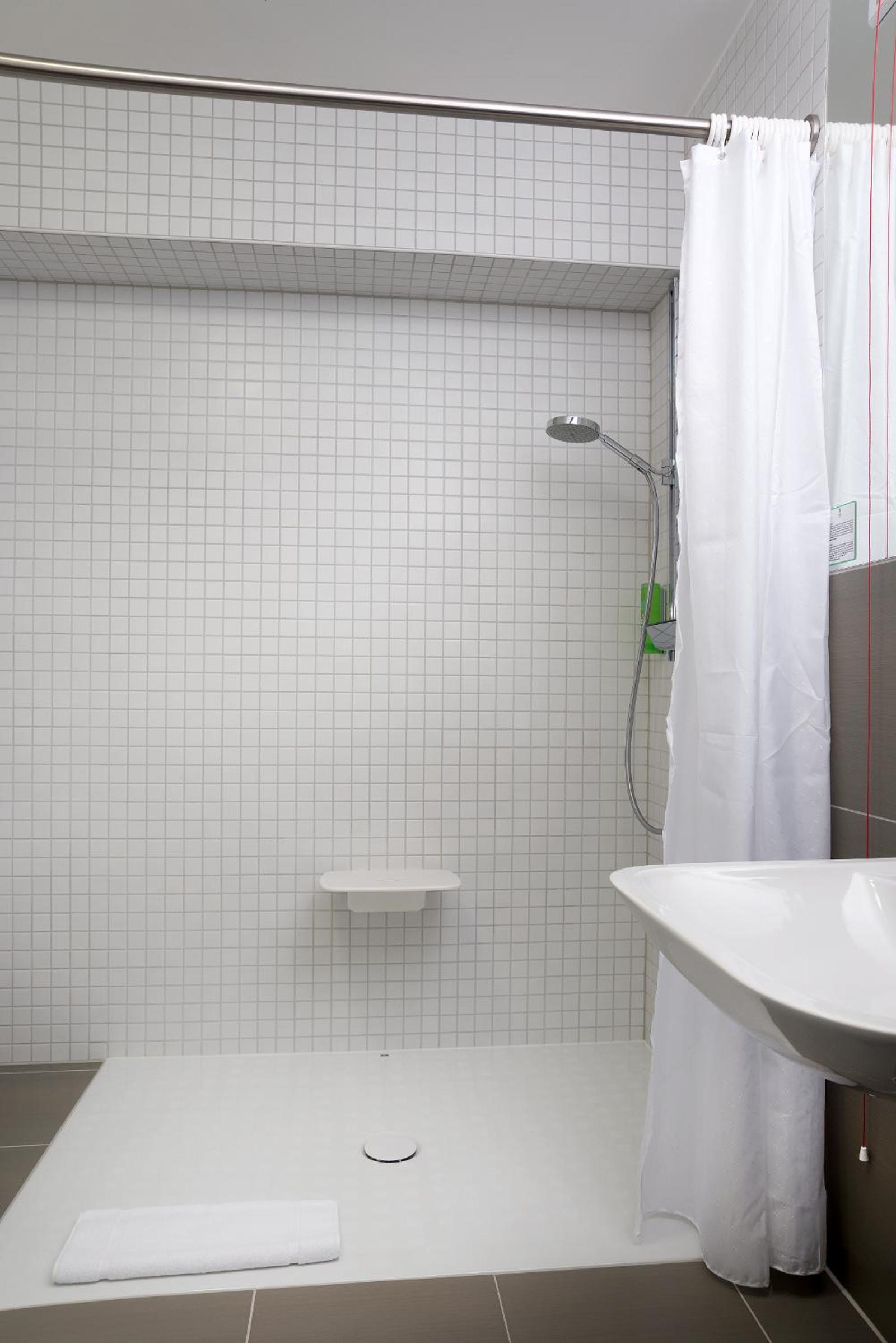 Double Room - Disability Access - Photo 4