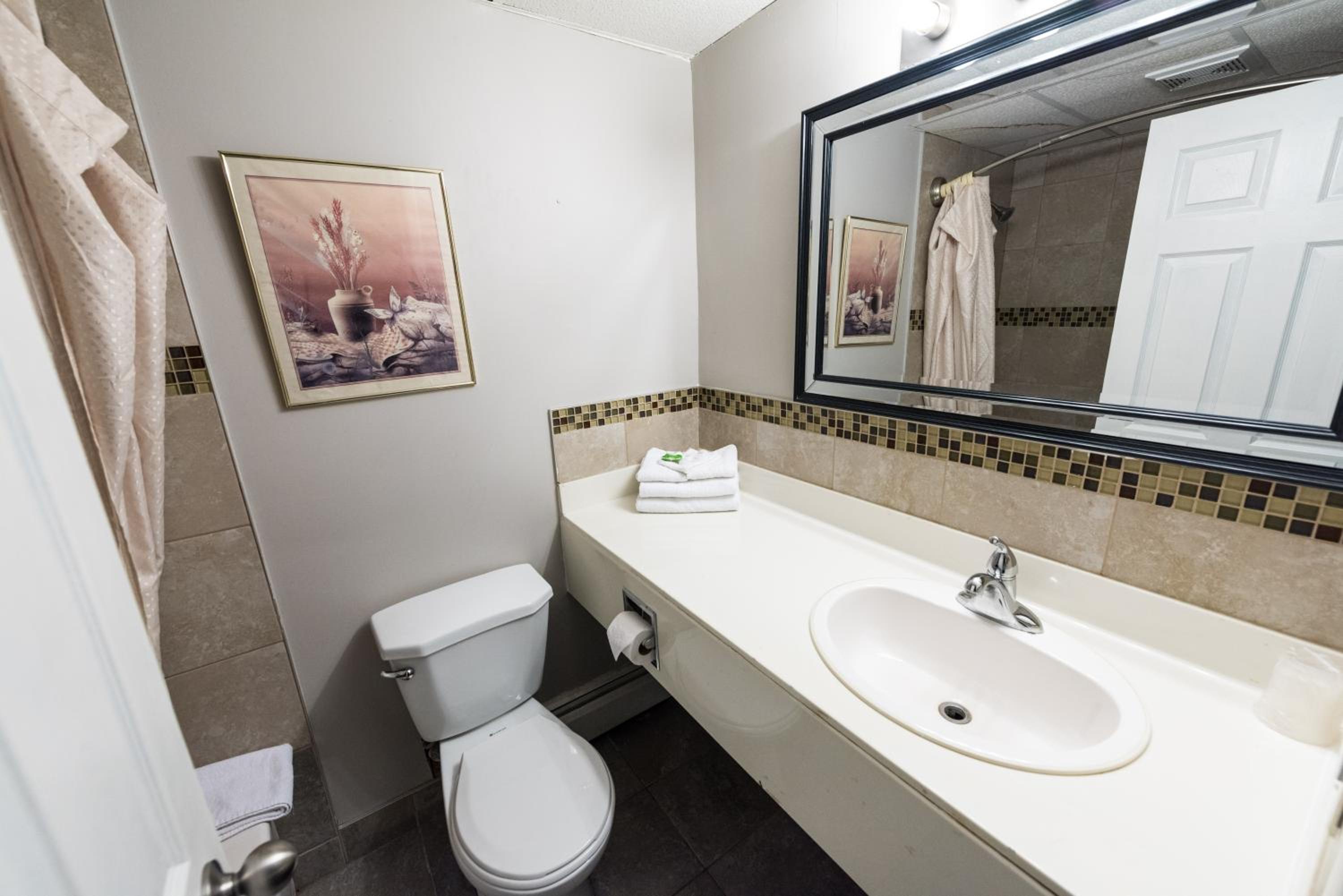 Standard Queen Room photo 3
