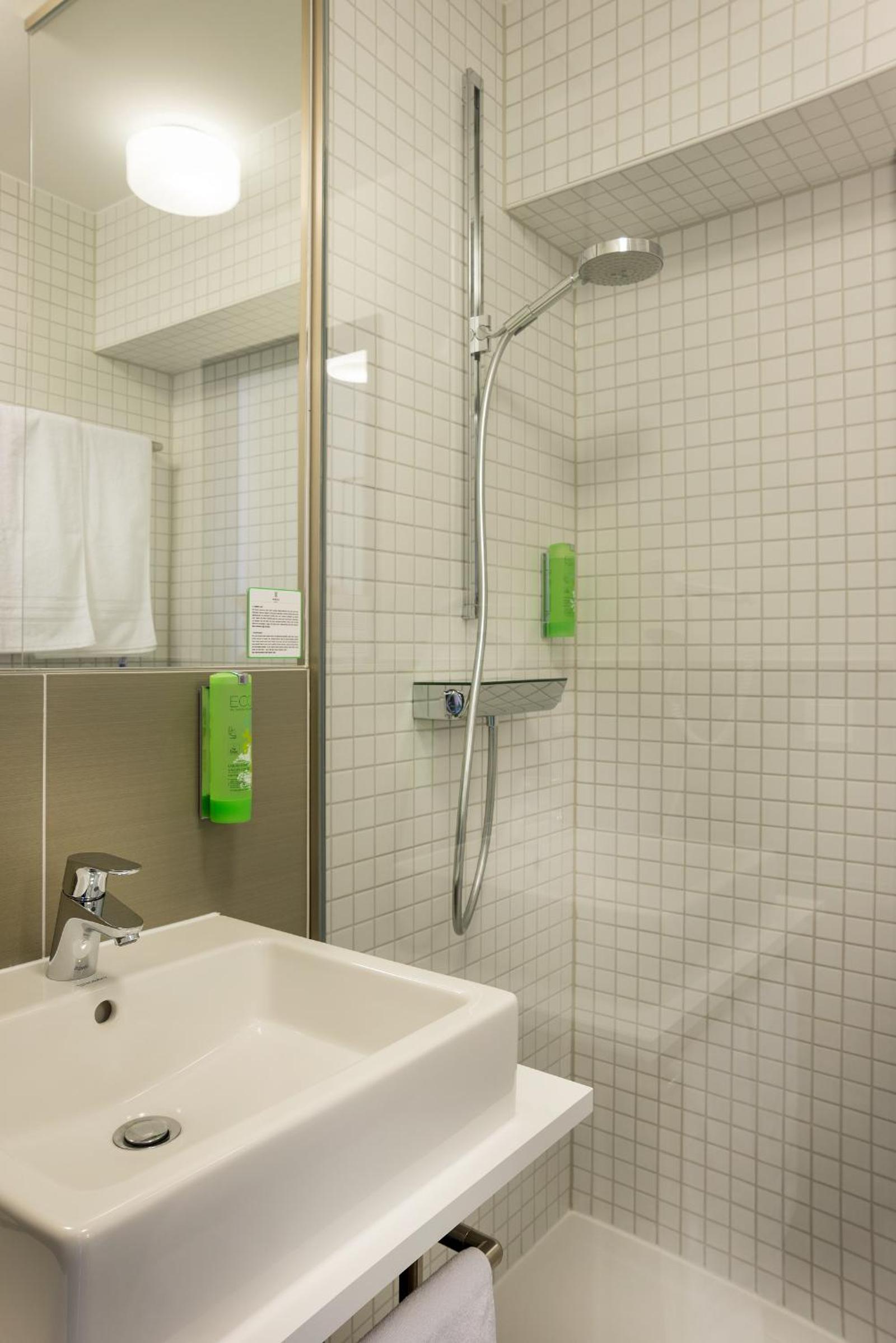 Standard Double Room - Photo 3