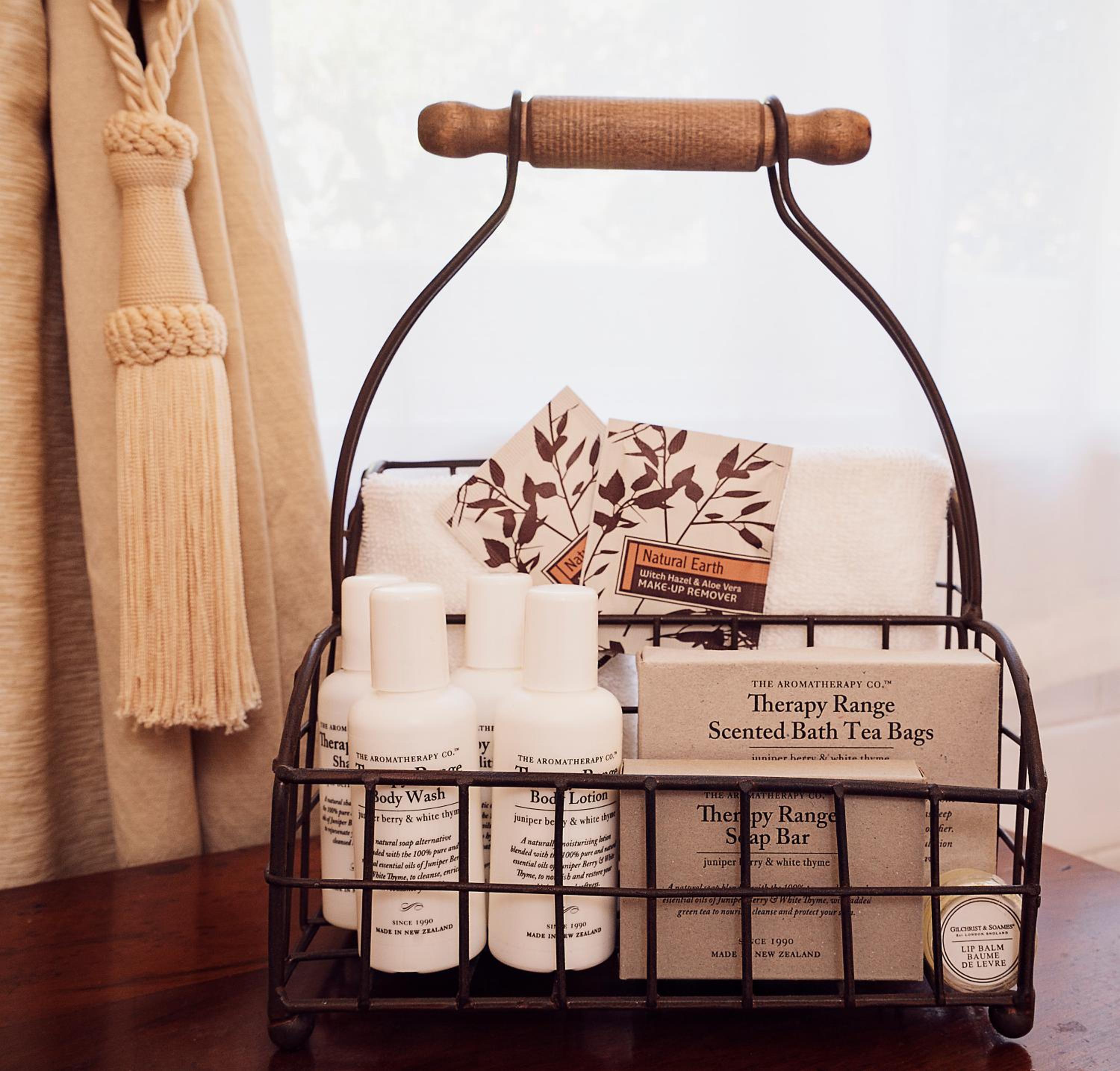 Deluxe King Room with Spa Bath photo 2