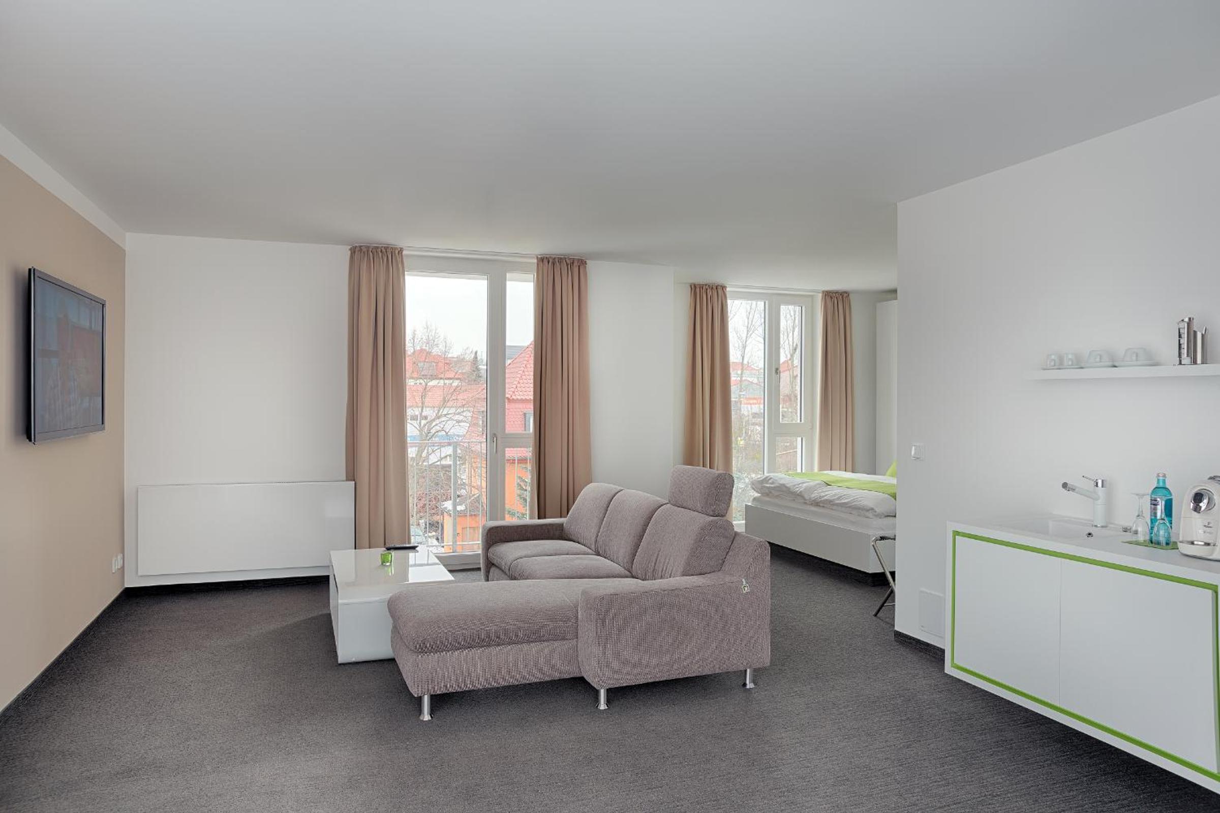 Suite - Photo 10