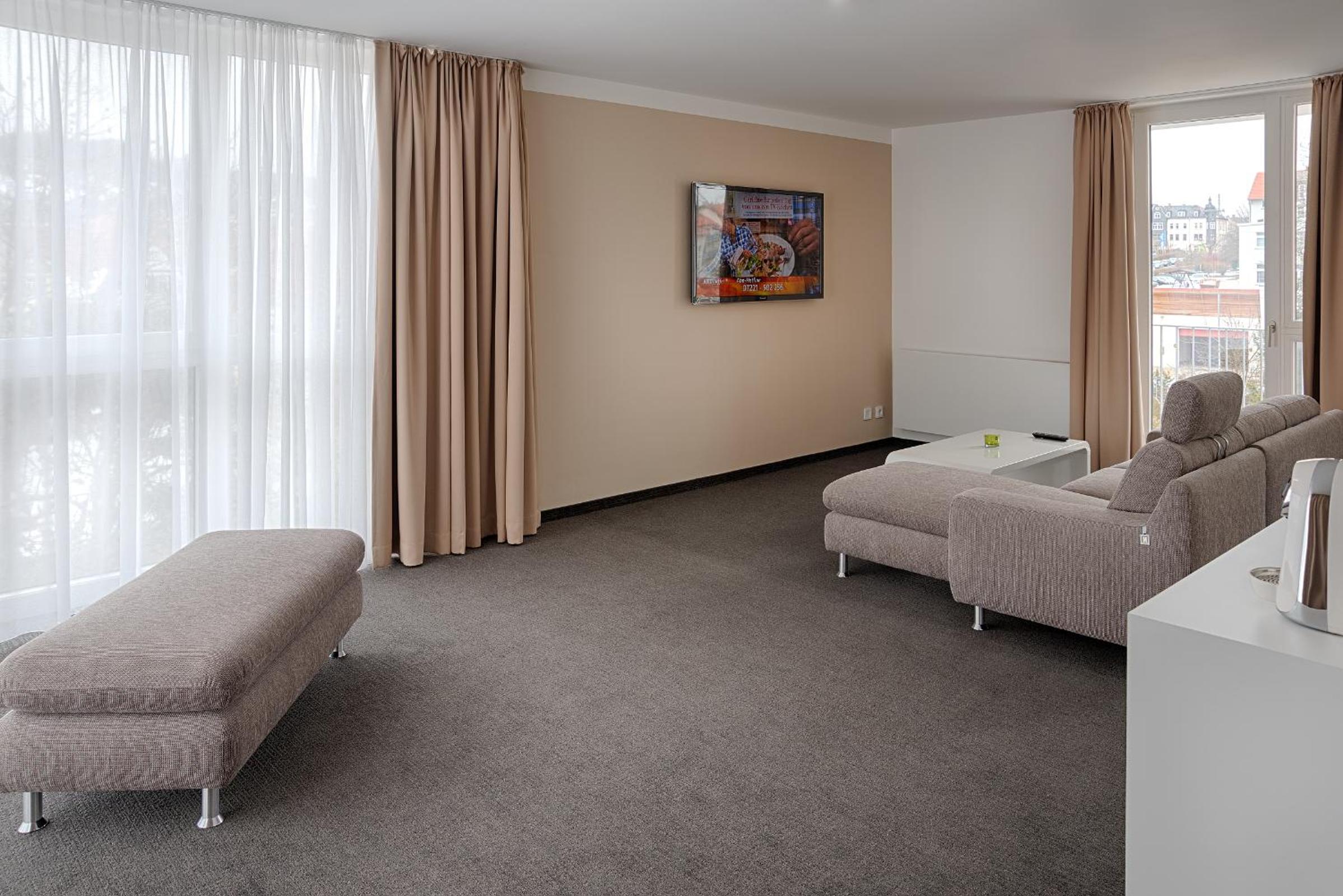 Suite - Photo 3