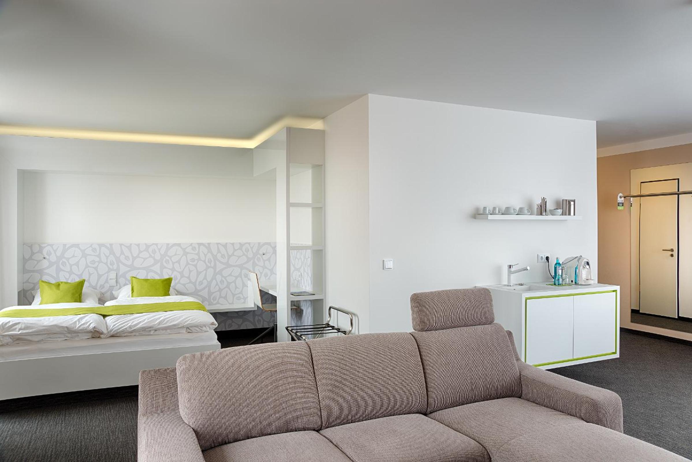 Suite - Photo 7