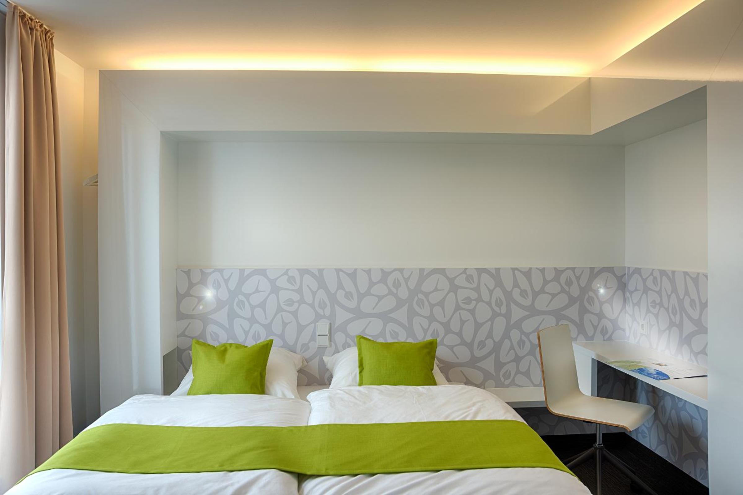 Suite - Photo 1
