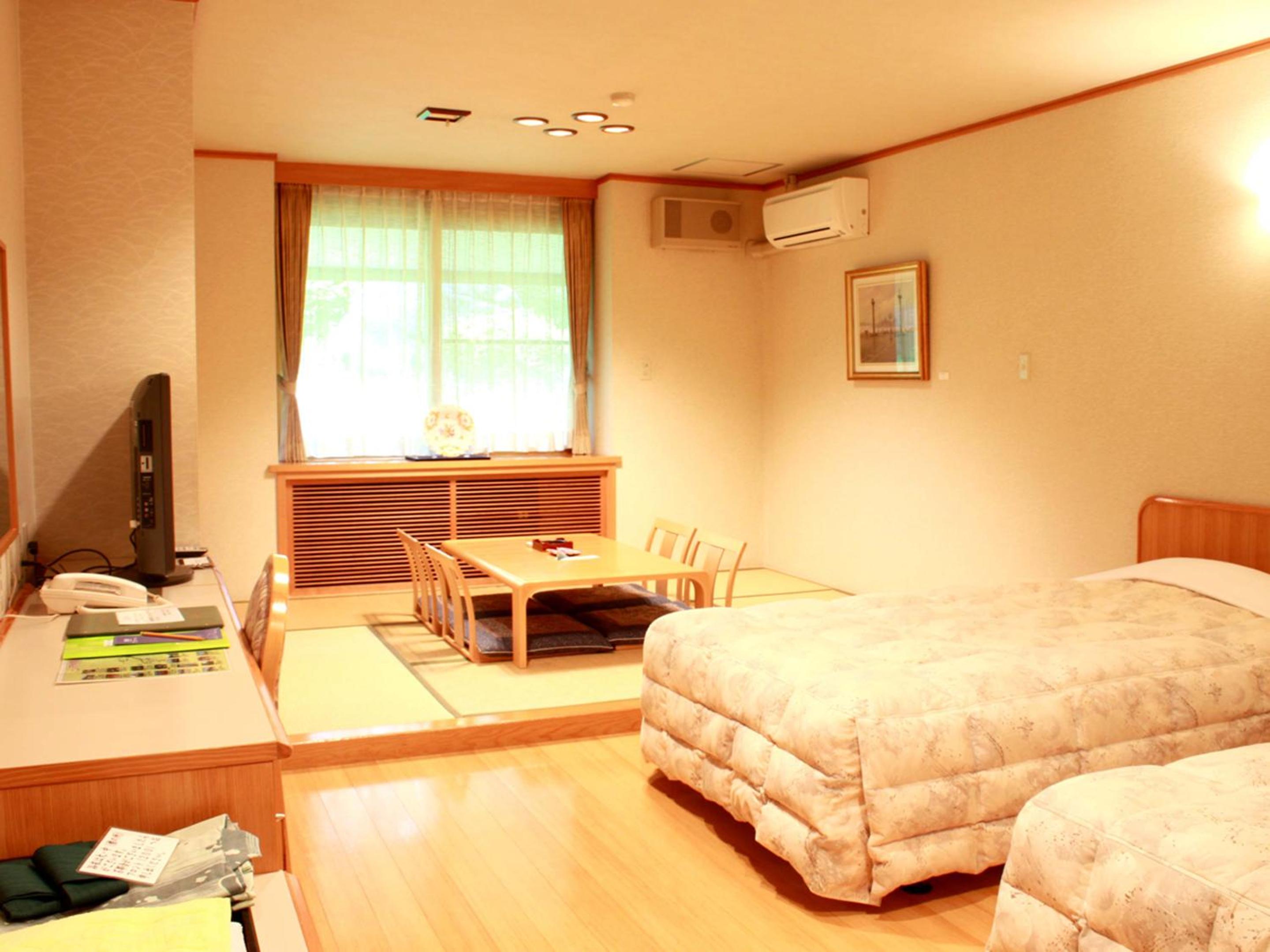 Quadruple Room with Private Bathroom photo 3