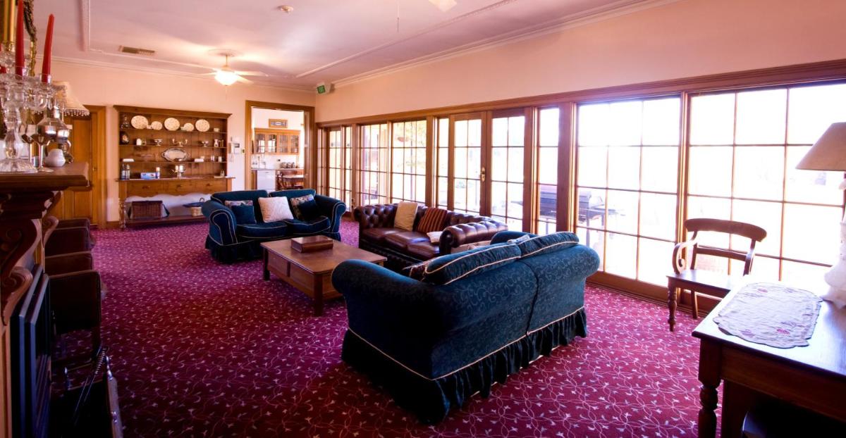 Gill Large Queen Room with Shared Bathroom photo 2