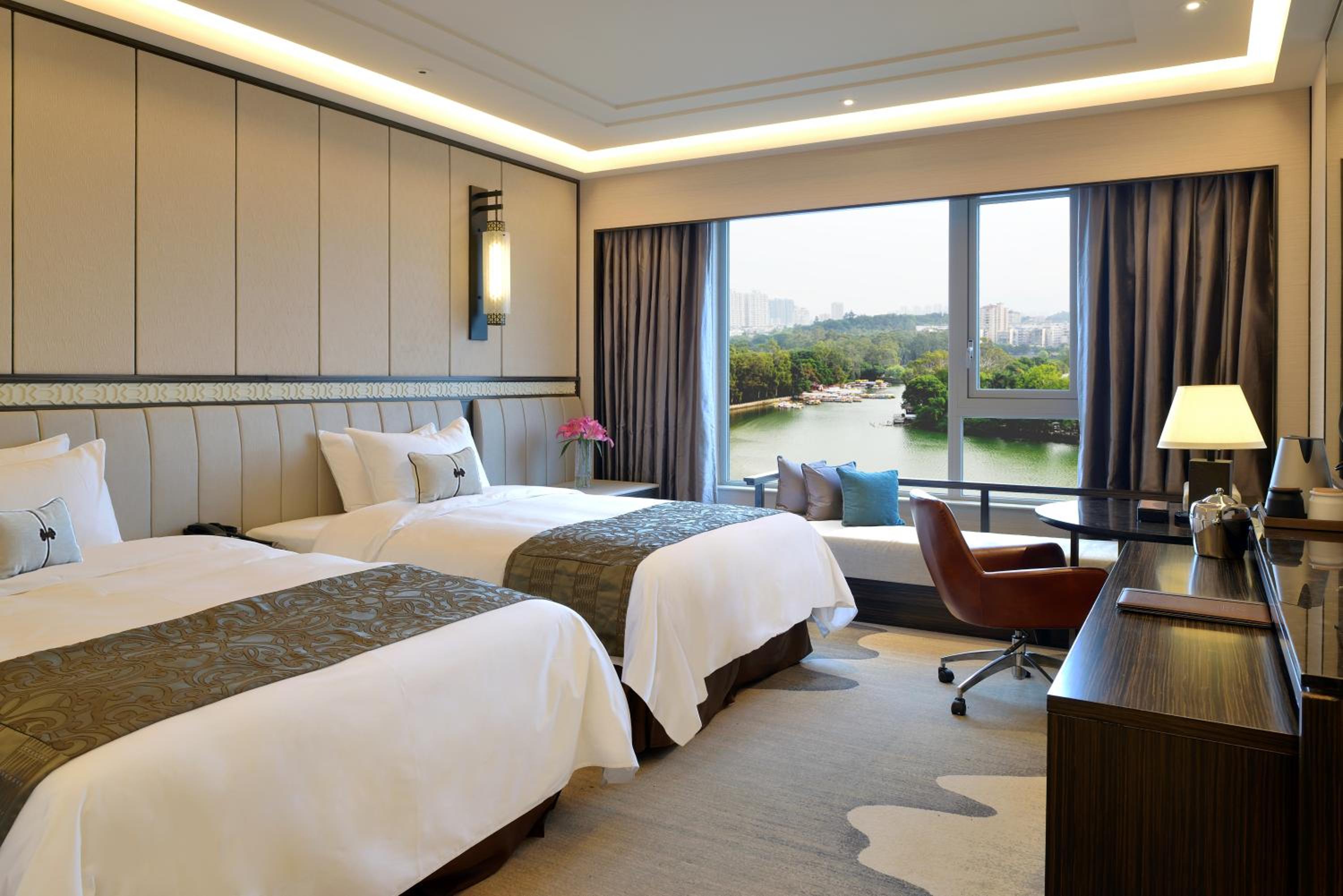 Deluxe Twin Room with Lake View photo 2