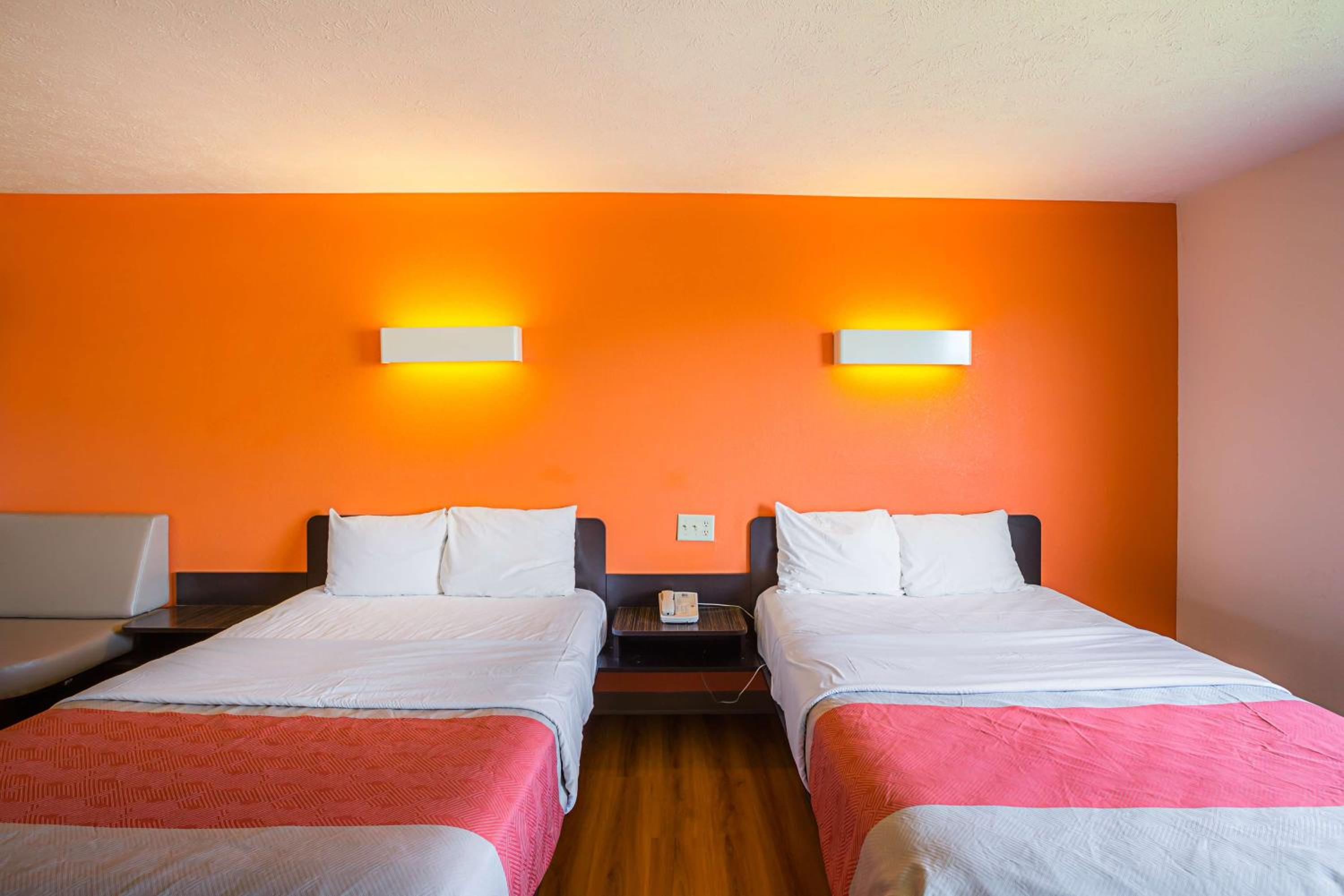 Quadruple Room - Non-Smoking - Photo 1