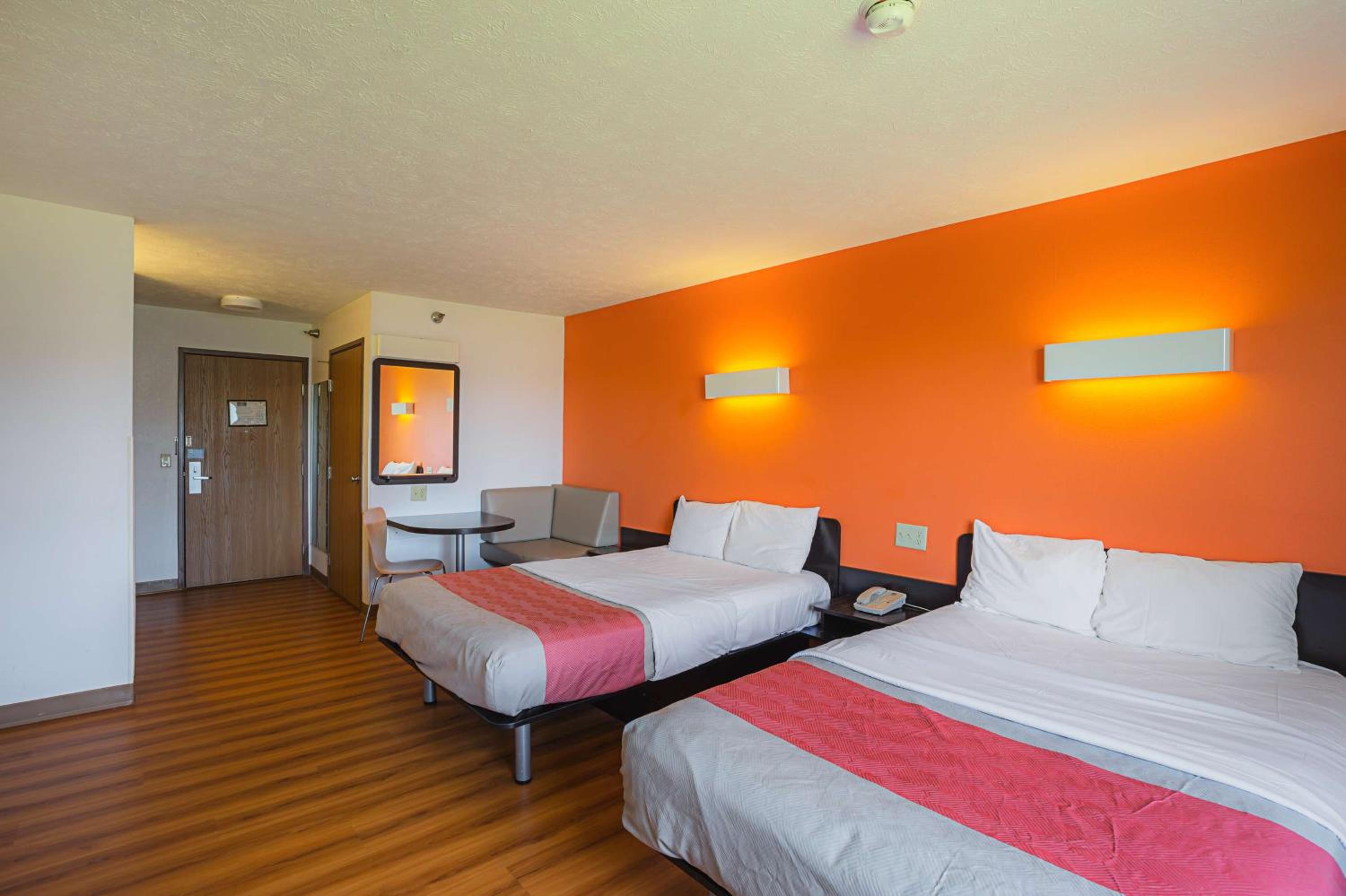 Quadruple Room - Non-Smoking - Photo 3
