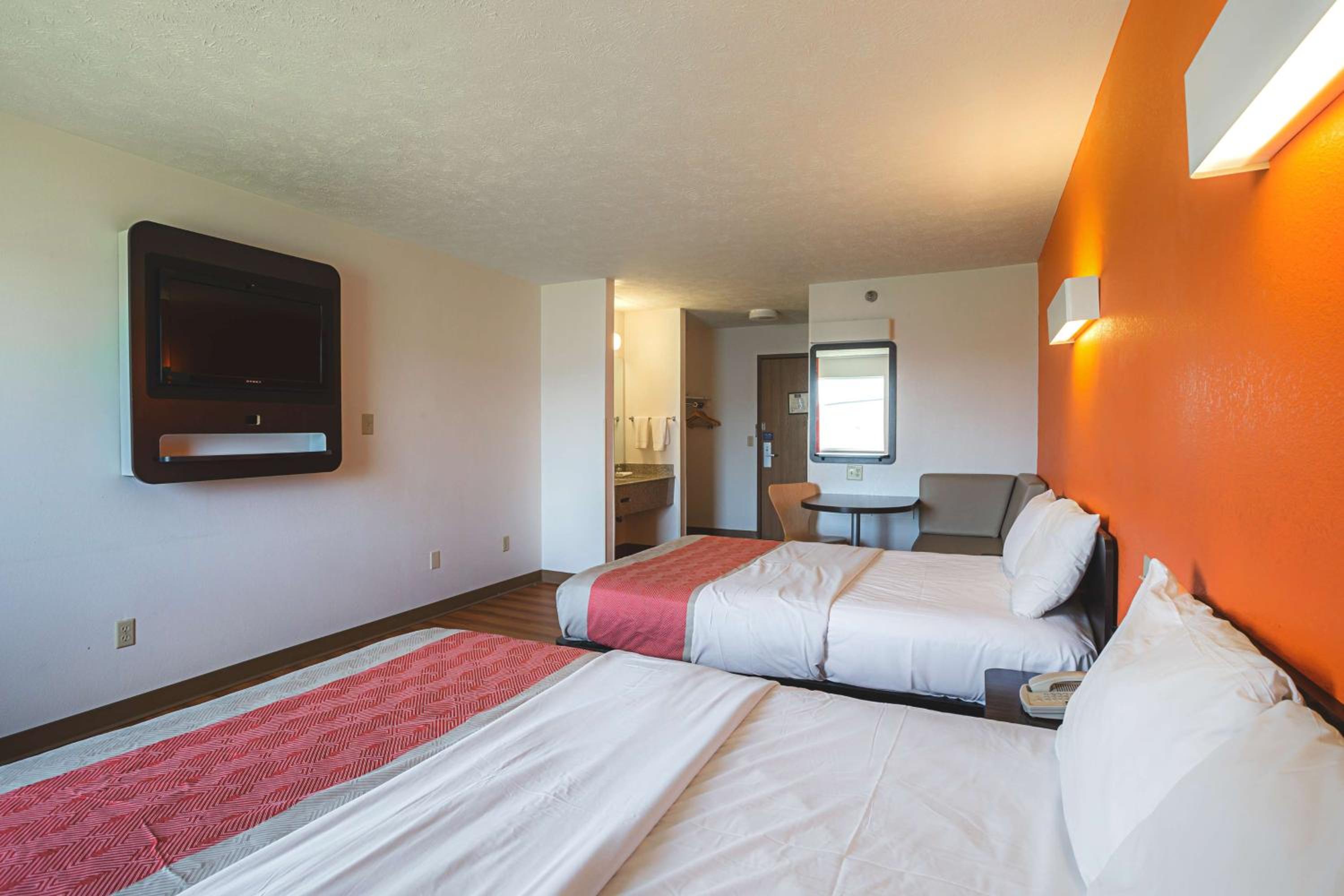 Quadruple Room - Non-Smoking - Photo 8