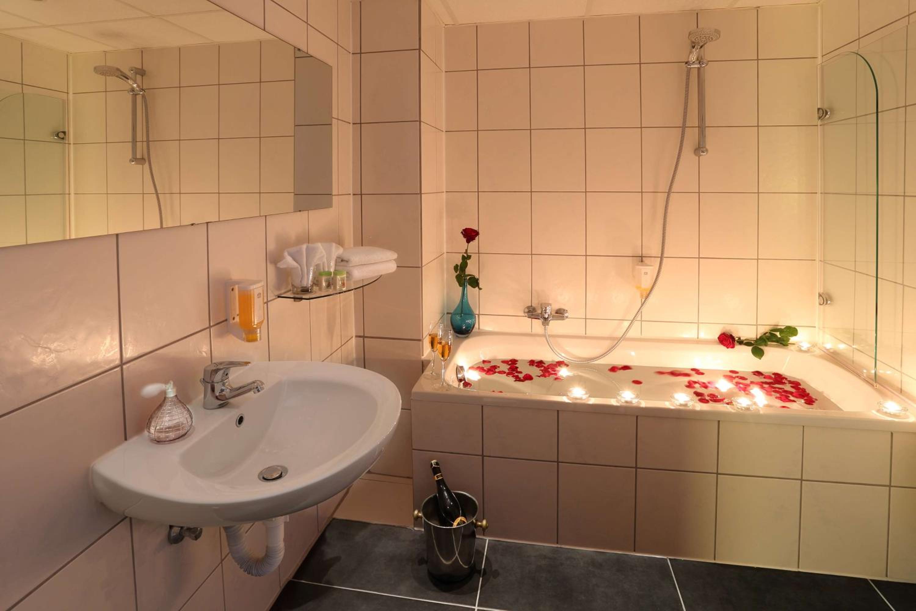 Superior Twin Room - Photo 9