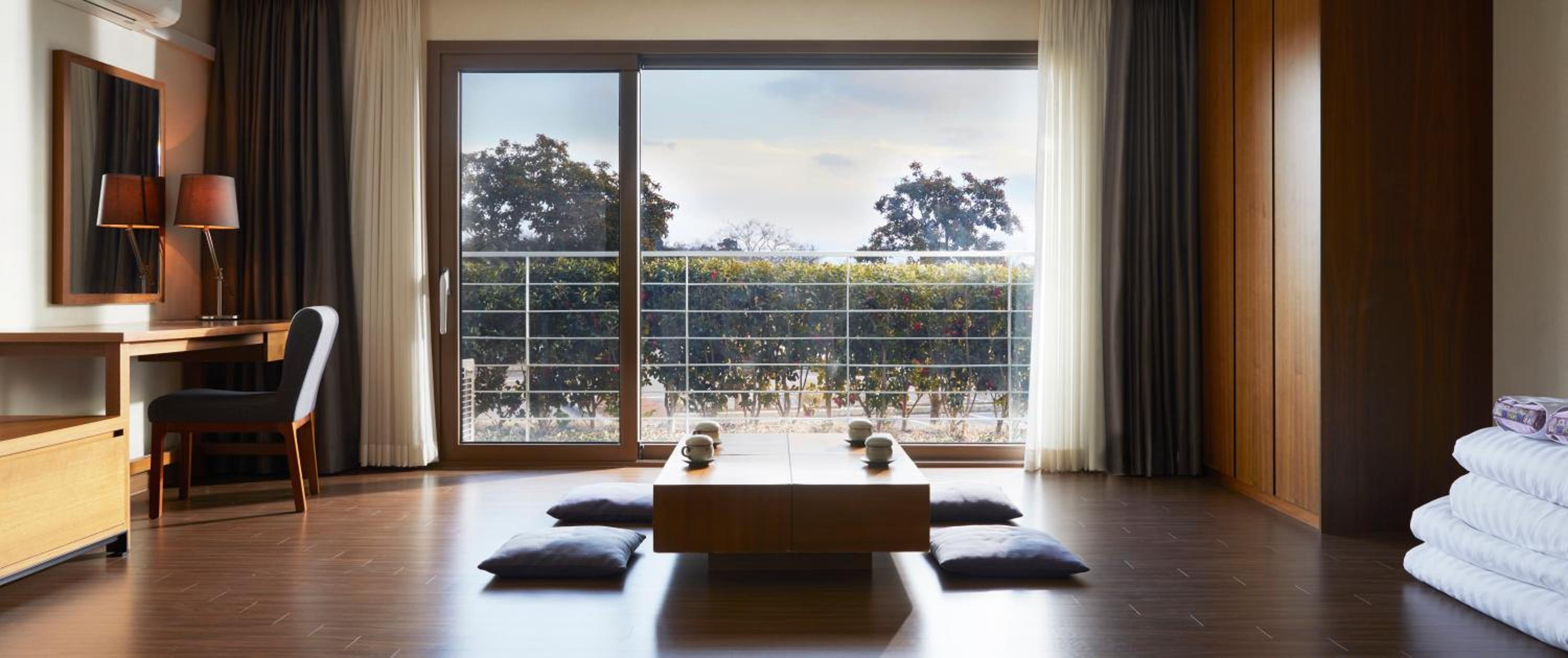 Korean-Style Deluxe Family Room