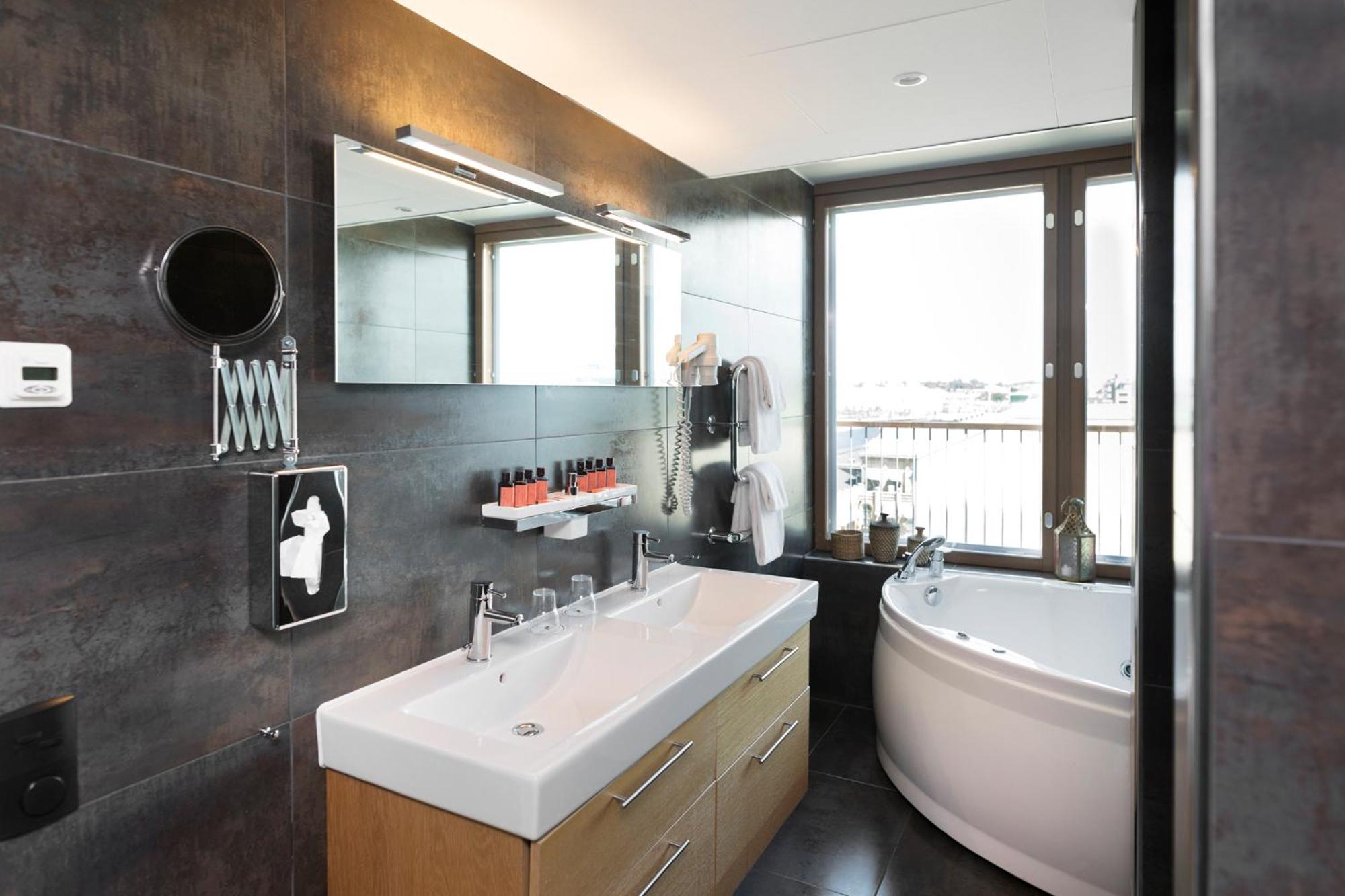 Premium Suite - Photo 2