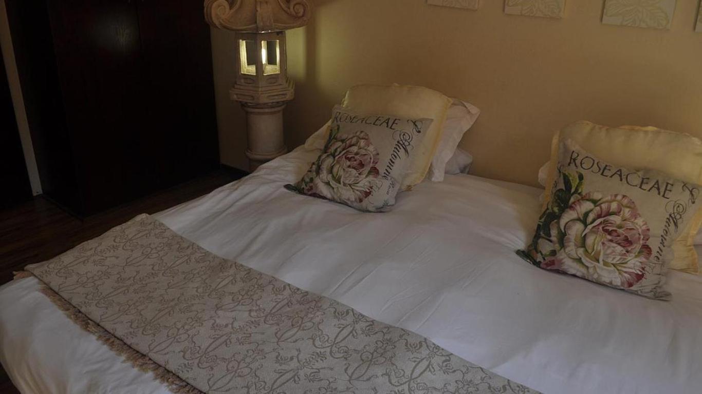 Standard King Room - Photo 12