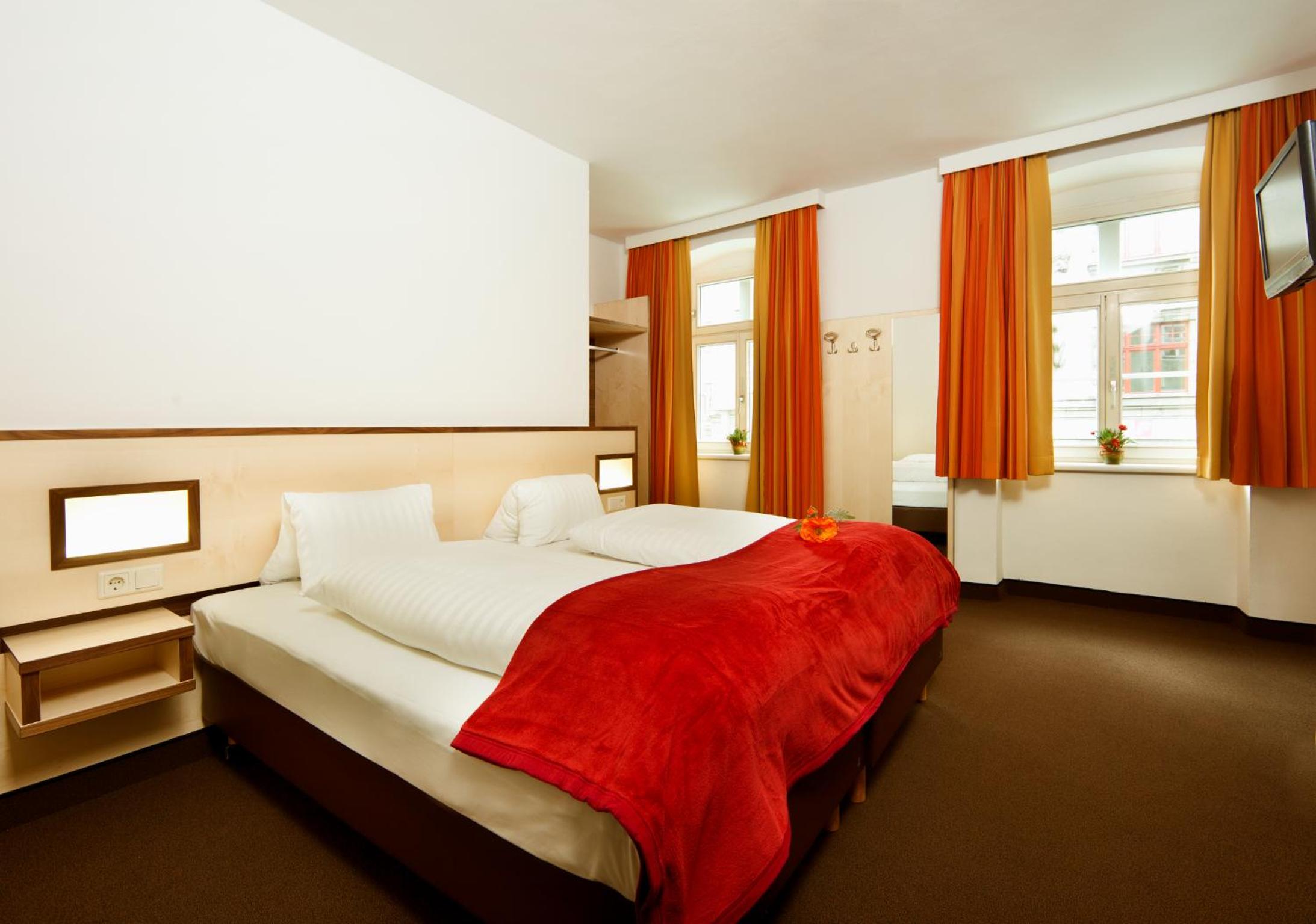 Double or Twin Room - Photo 2