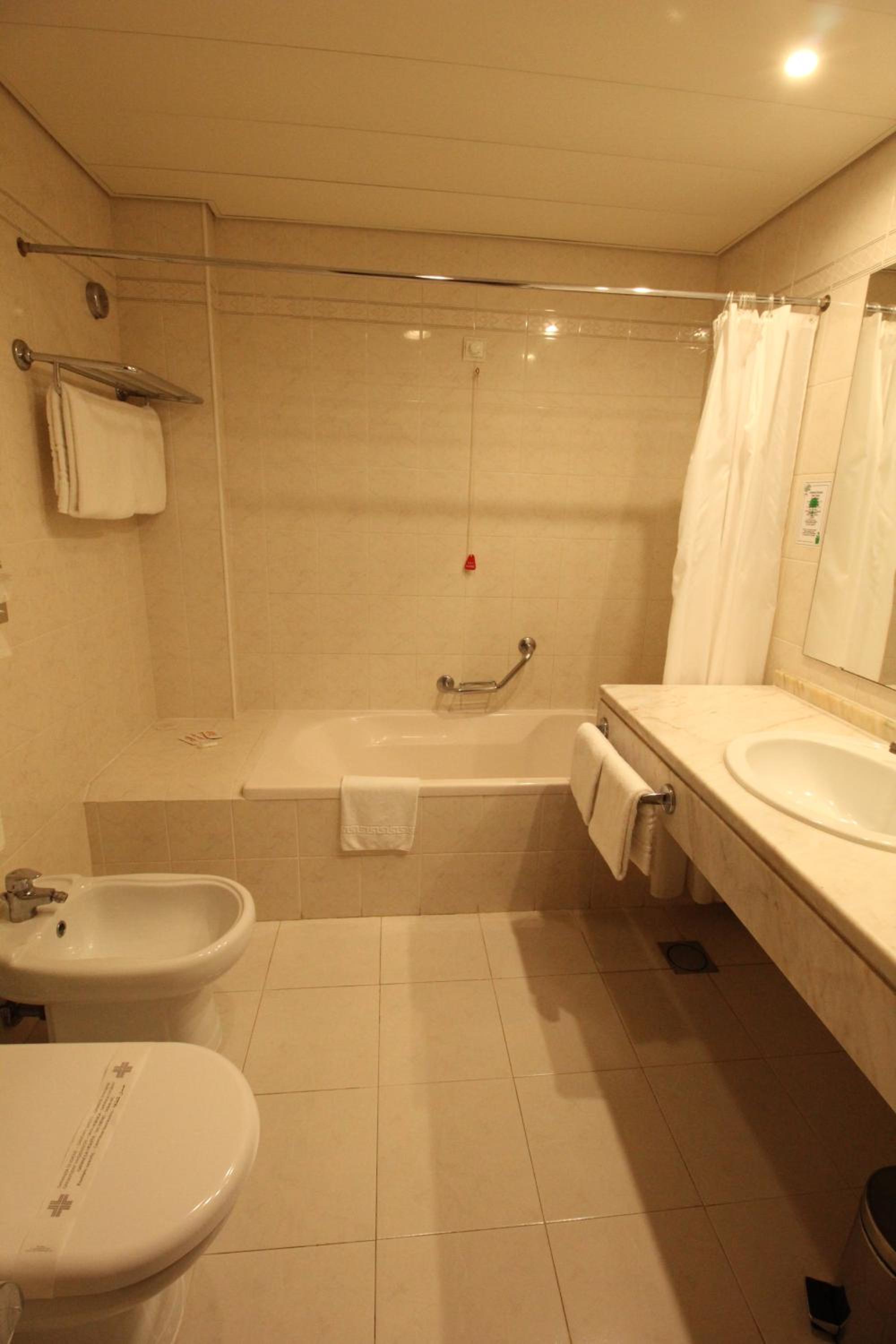 Suite with Balcony - Photo 3