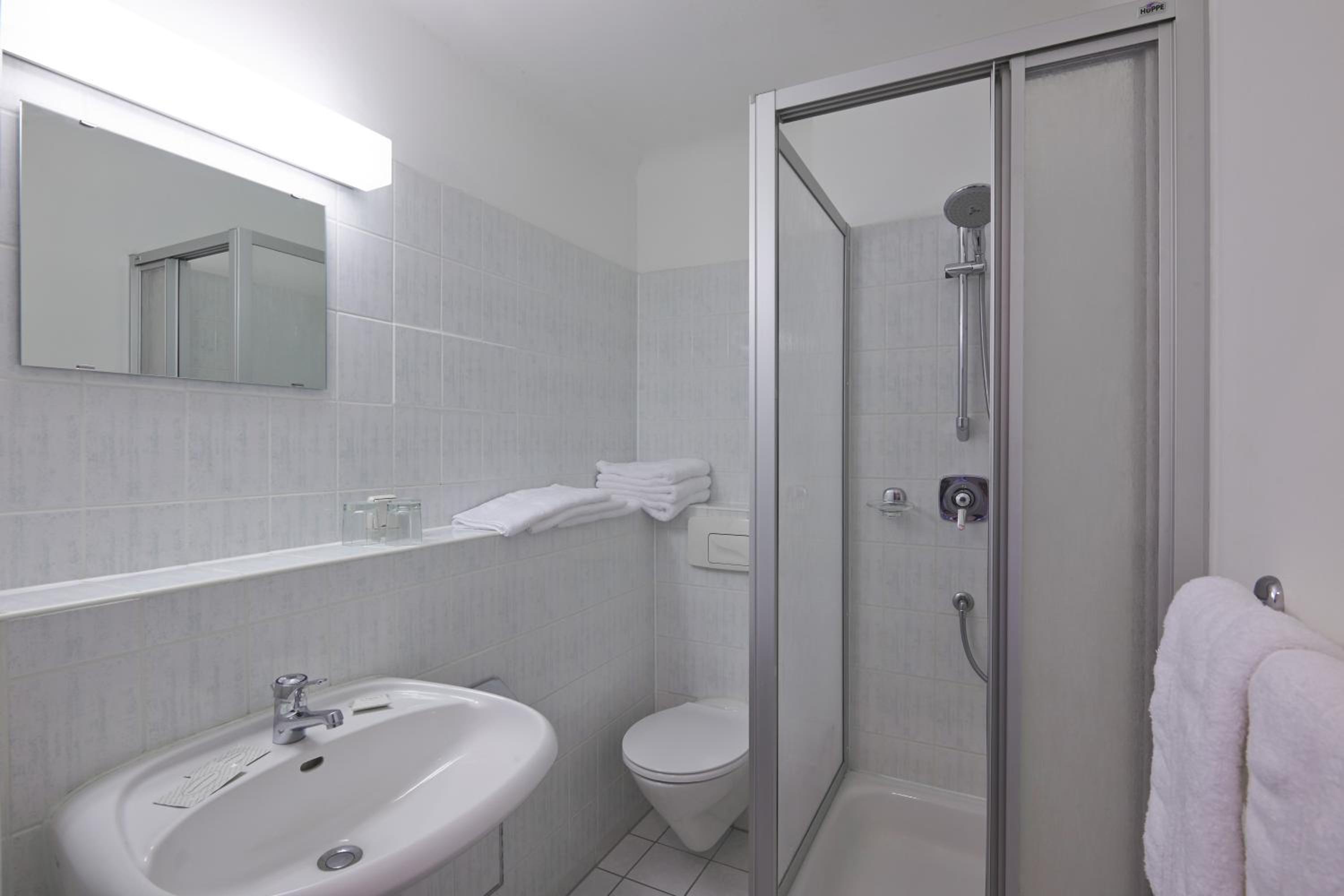 Two-Bedroom Apartment - Photo 9