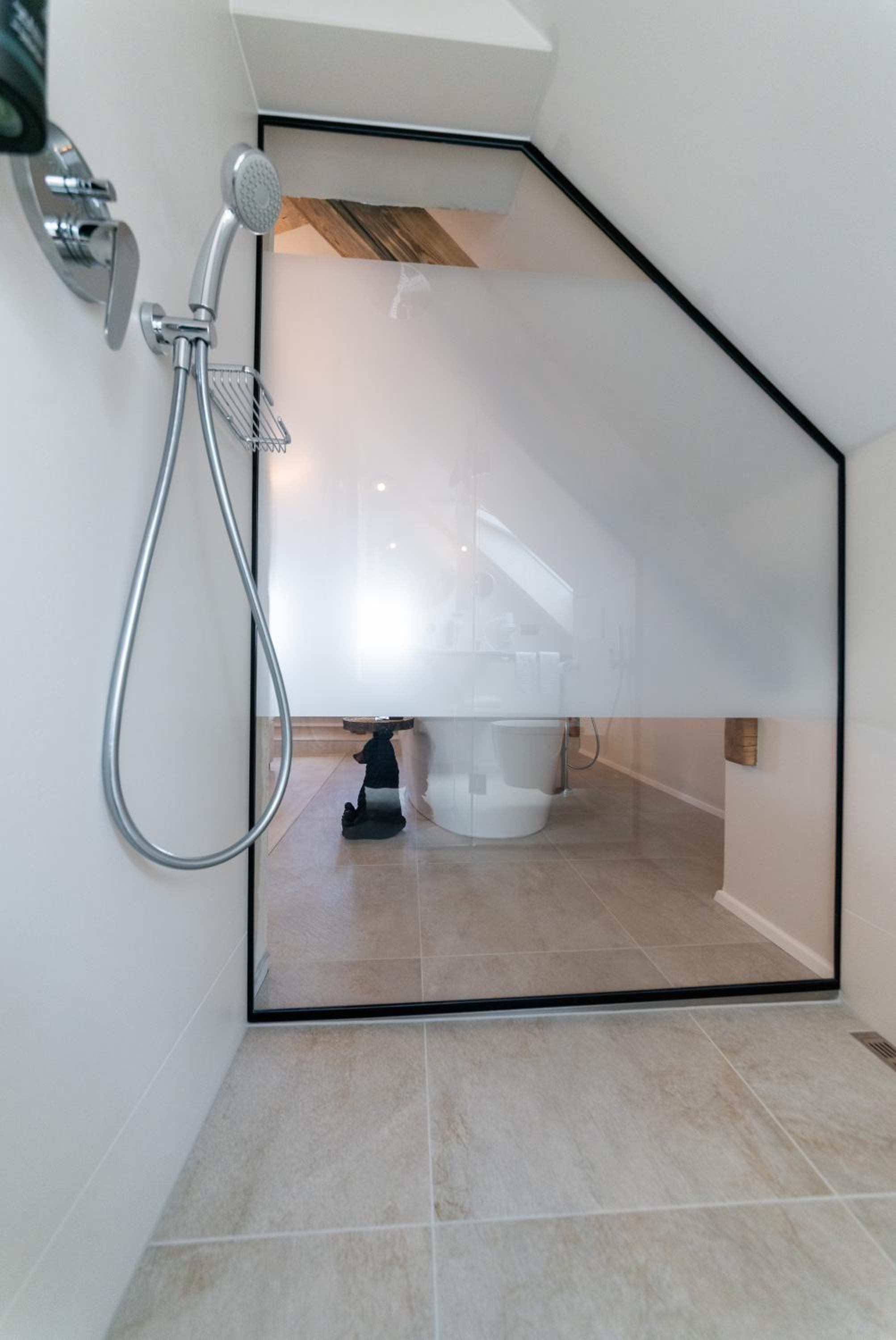Deluxe Double Room with Bath - Photo 17