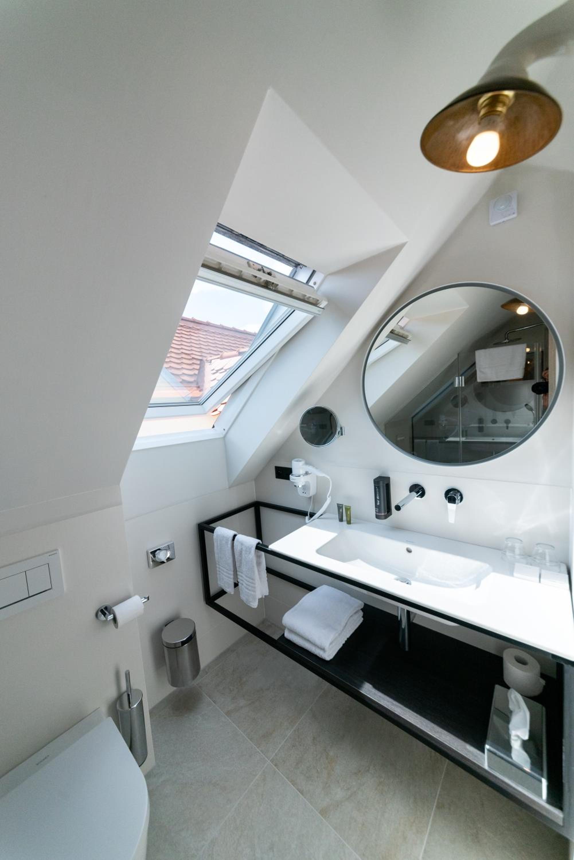 Deluxe Double Room with Bath - Photo 19