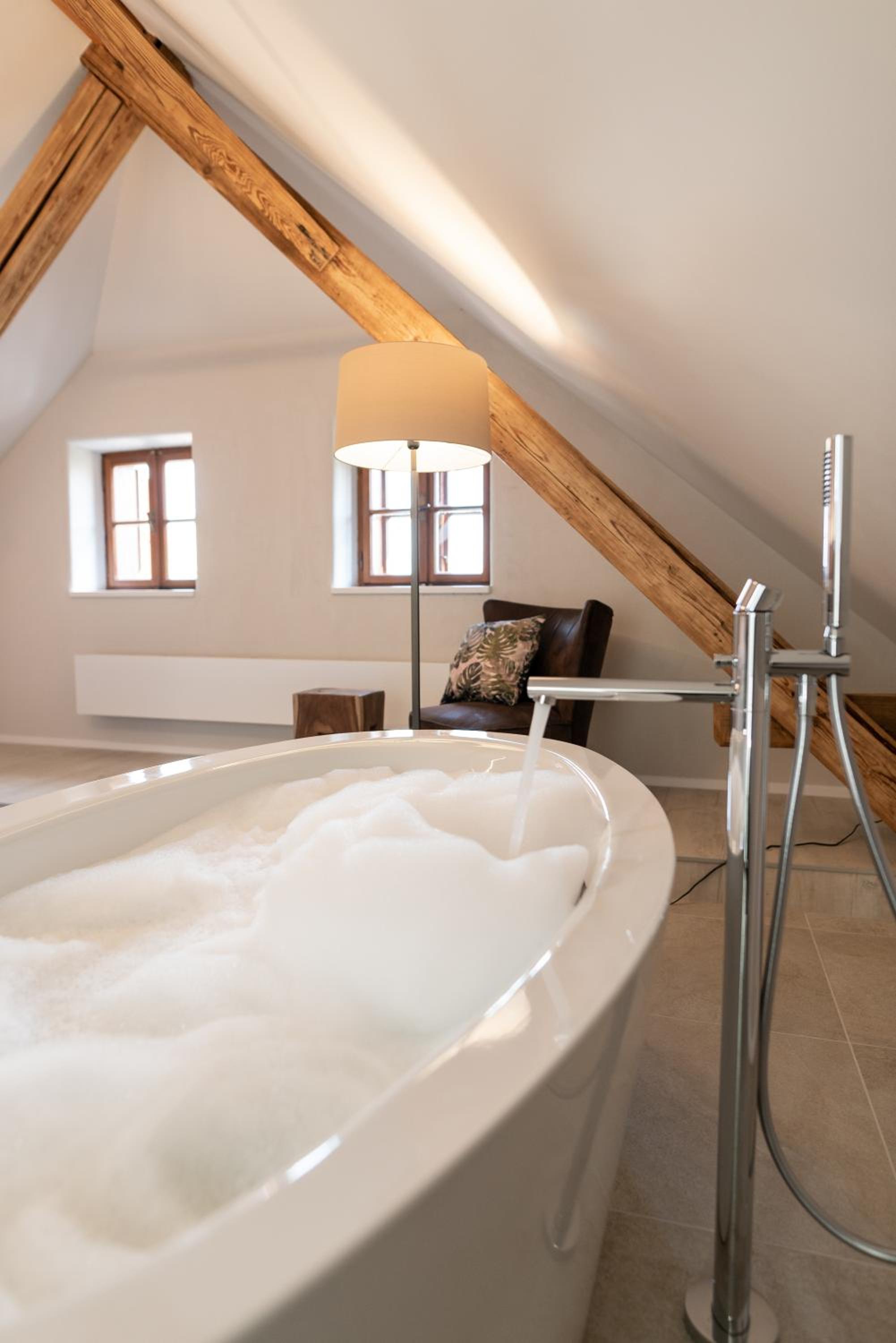 Deluxe Double Room with Bath - Photo 16