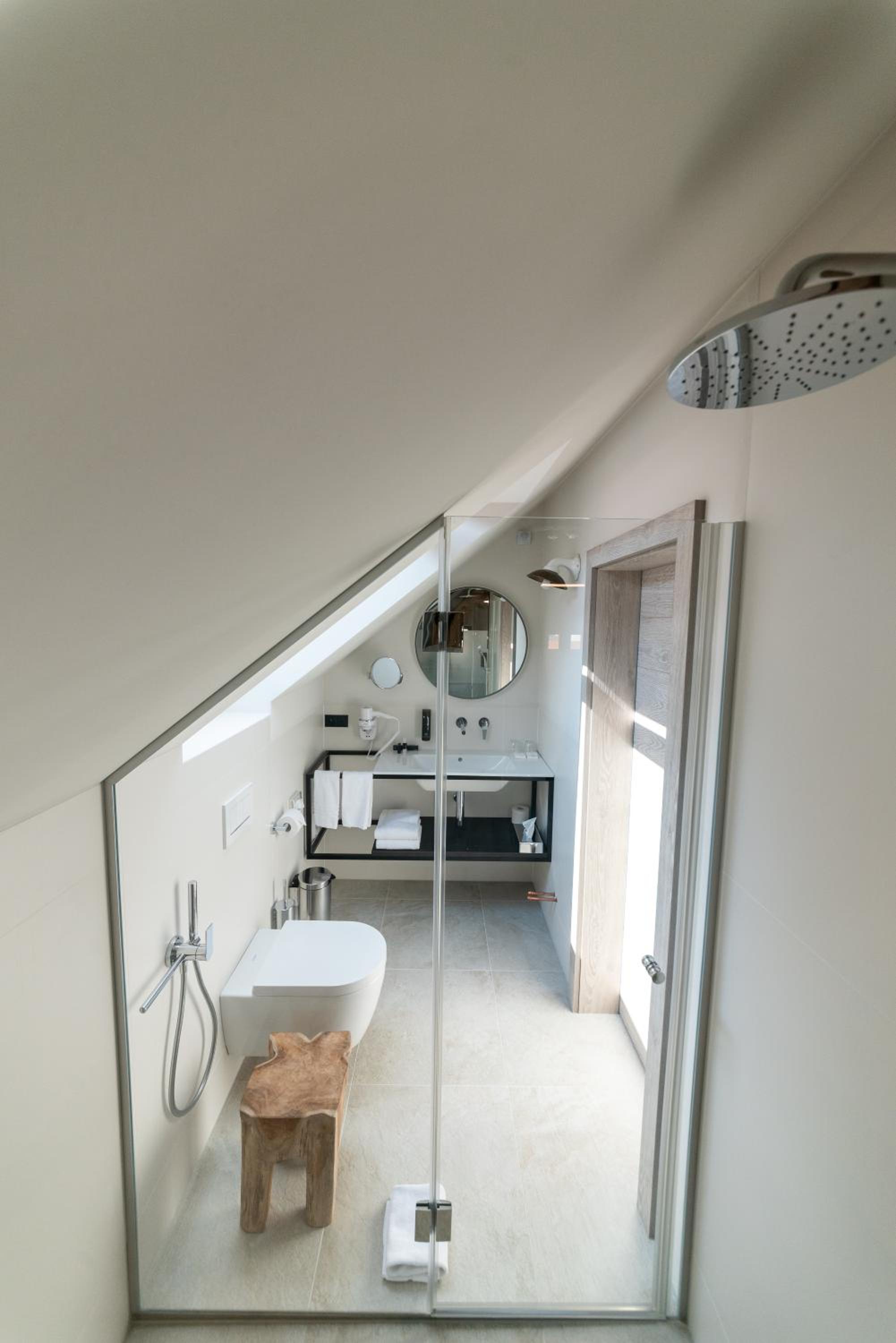 Deluxe Double Room with Bath - Photo 20