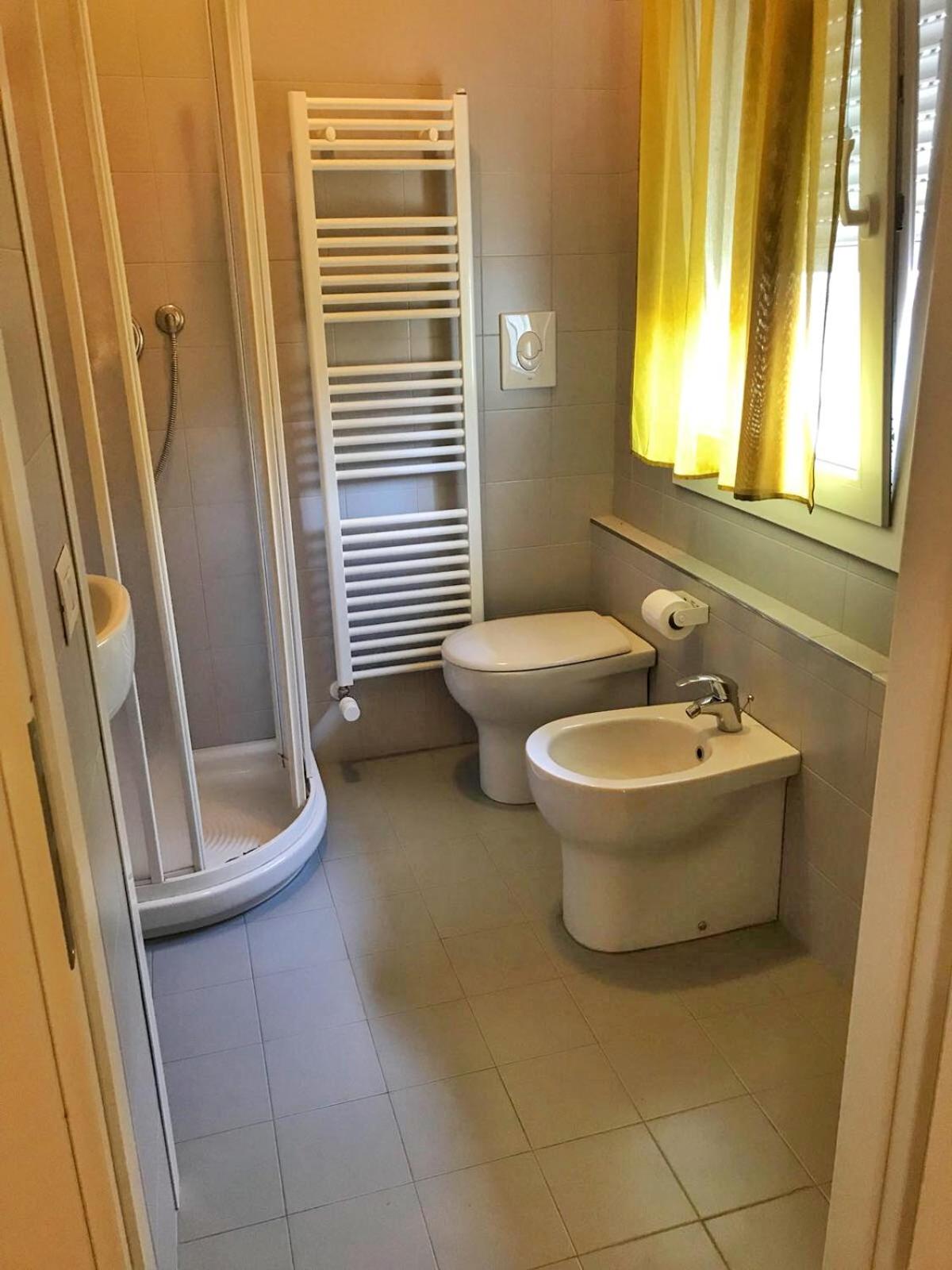 Single Room with Private Bathroom photo 2
