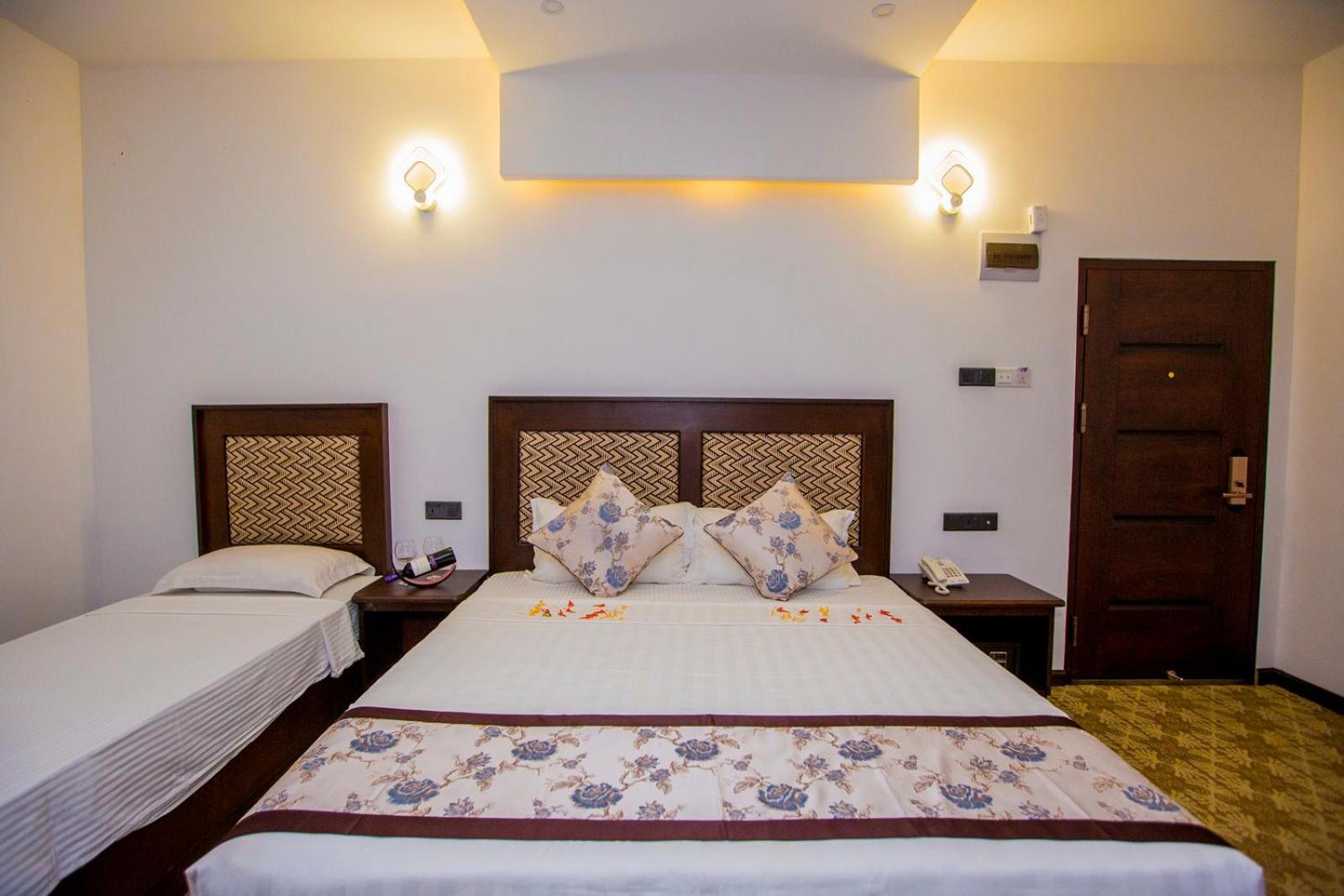 King Suite with Balcony photo 3