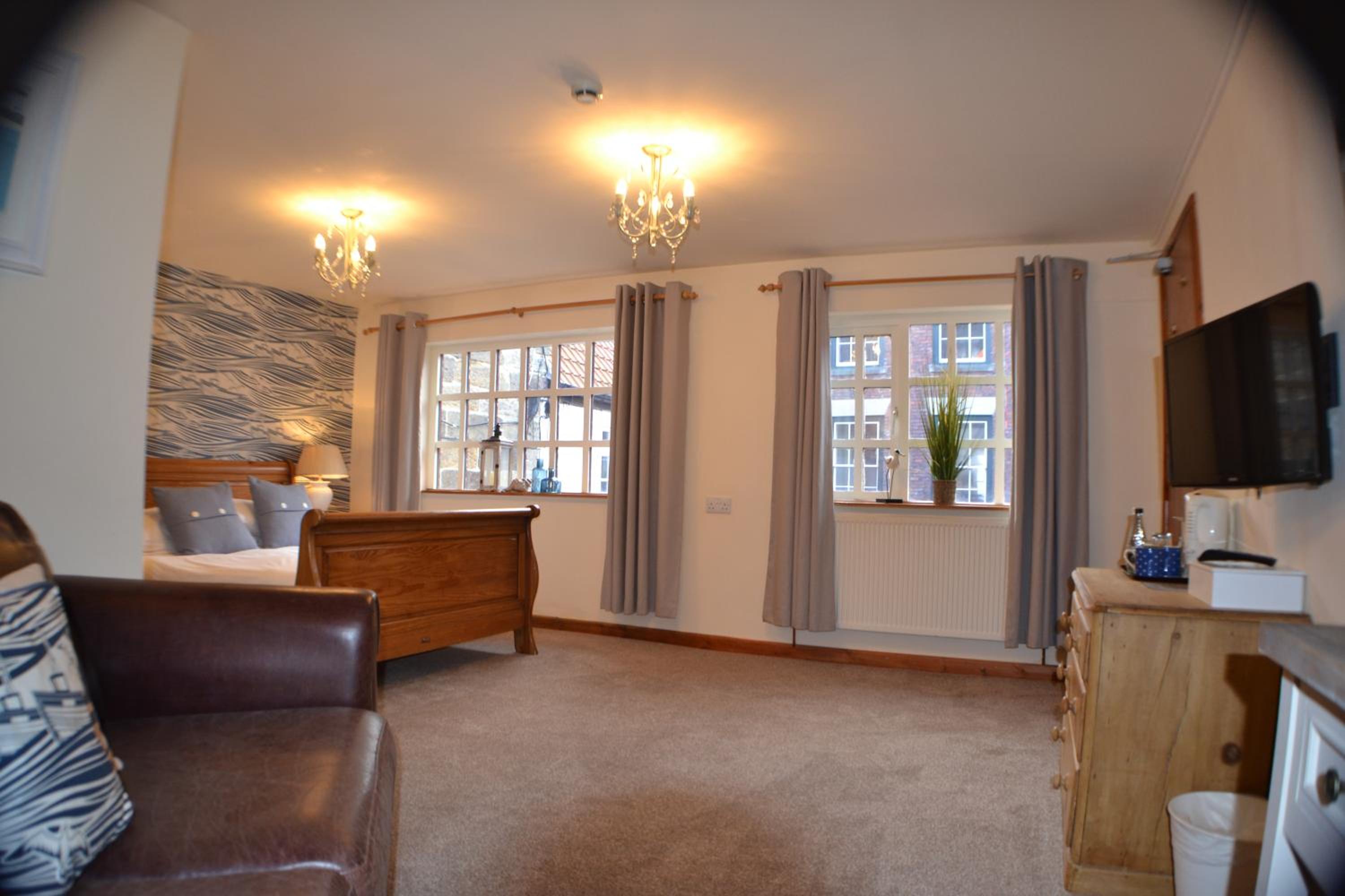 Deluxe King Room - Photo 3