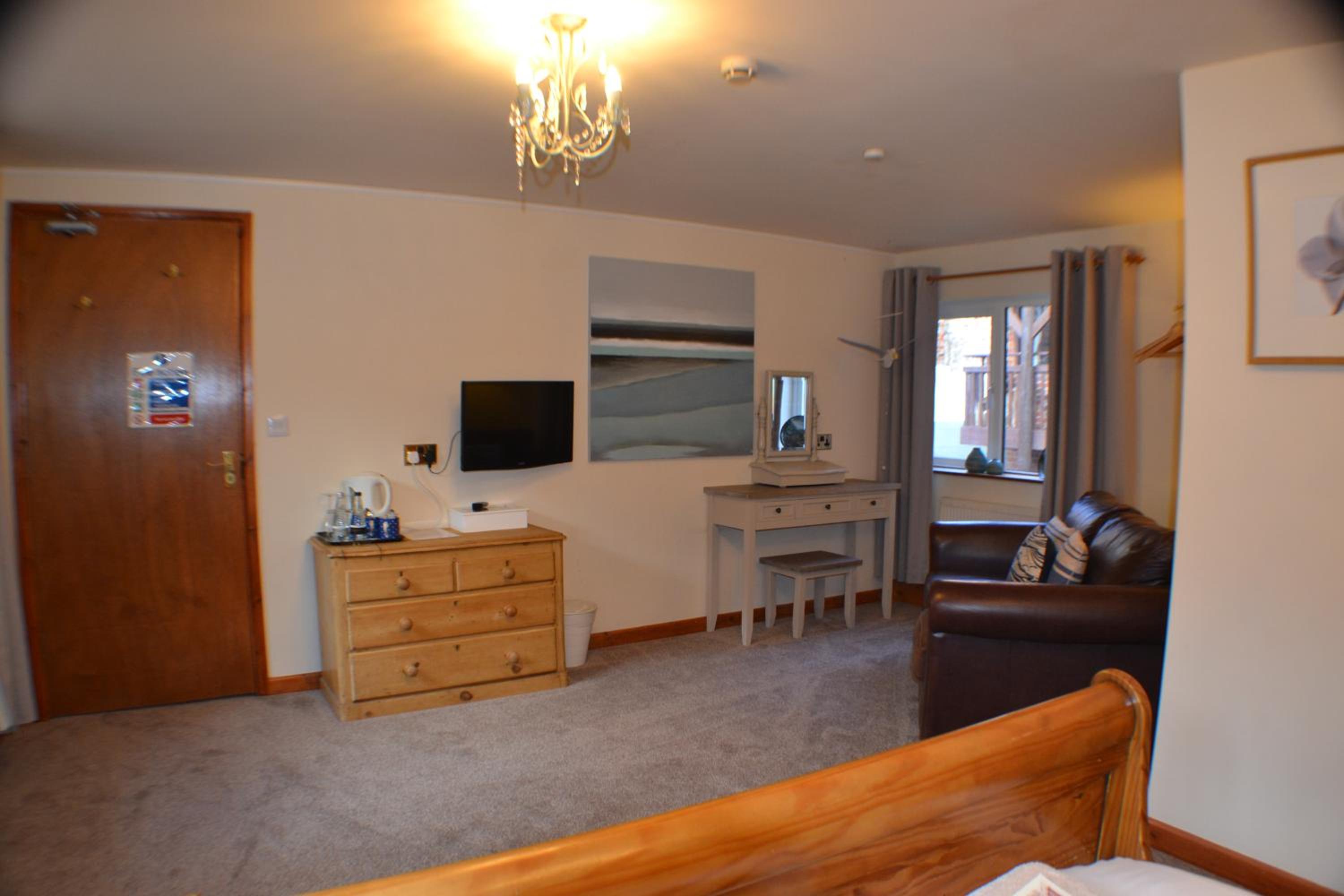 Deluxe King Room - Photo 5