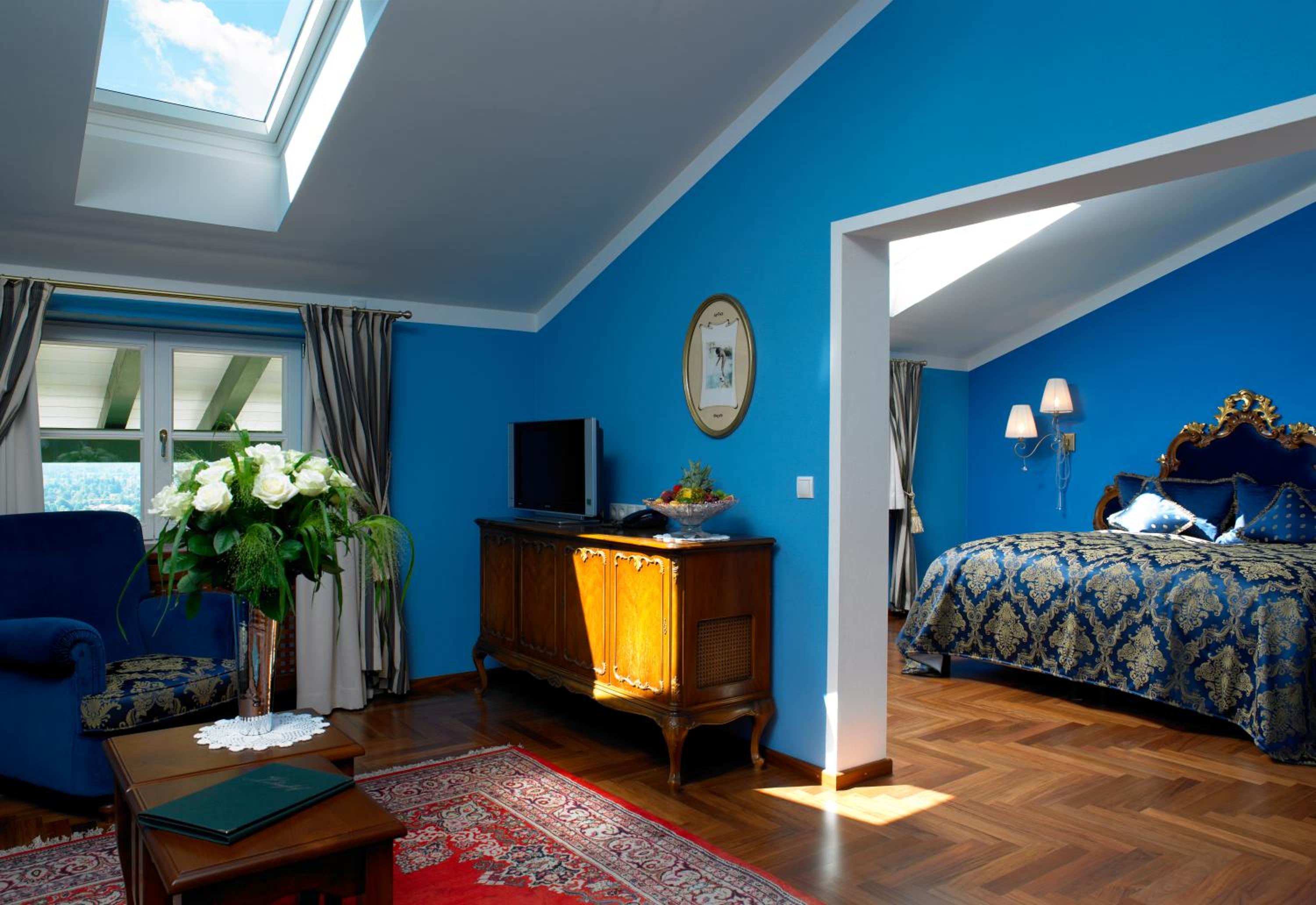 Suite with Lake View - Photo 1