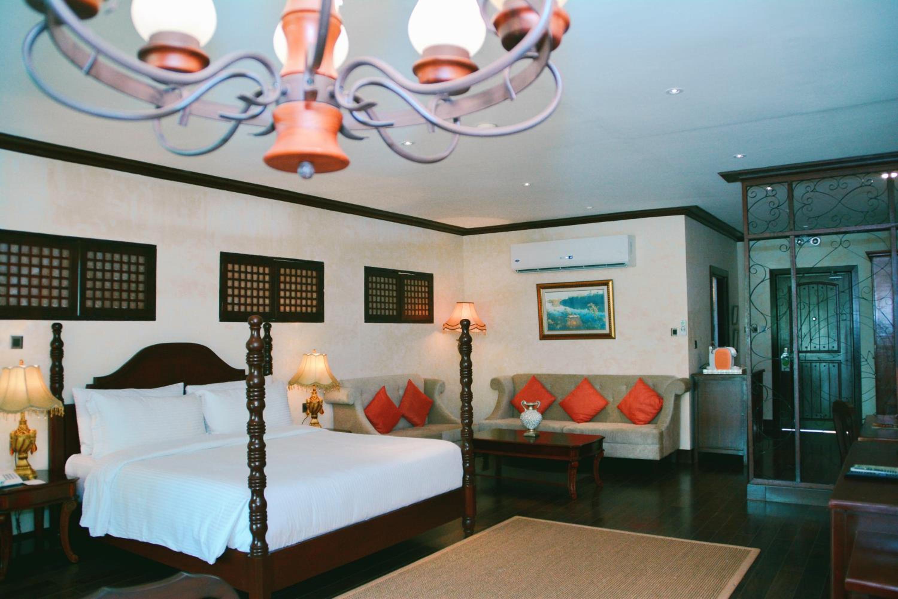 Honeymoon Suite