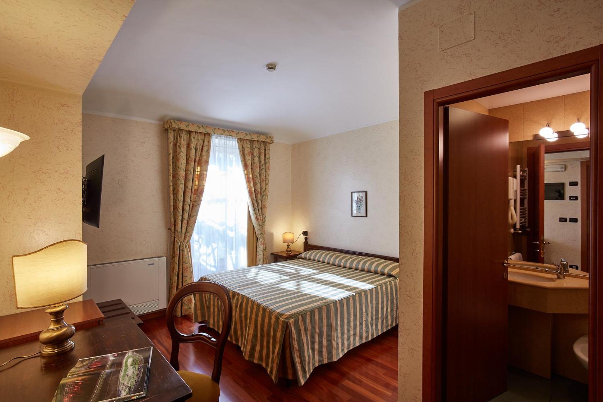 Classic Double Room - Photo 5