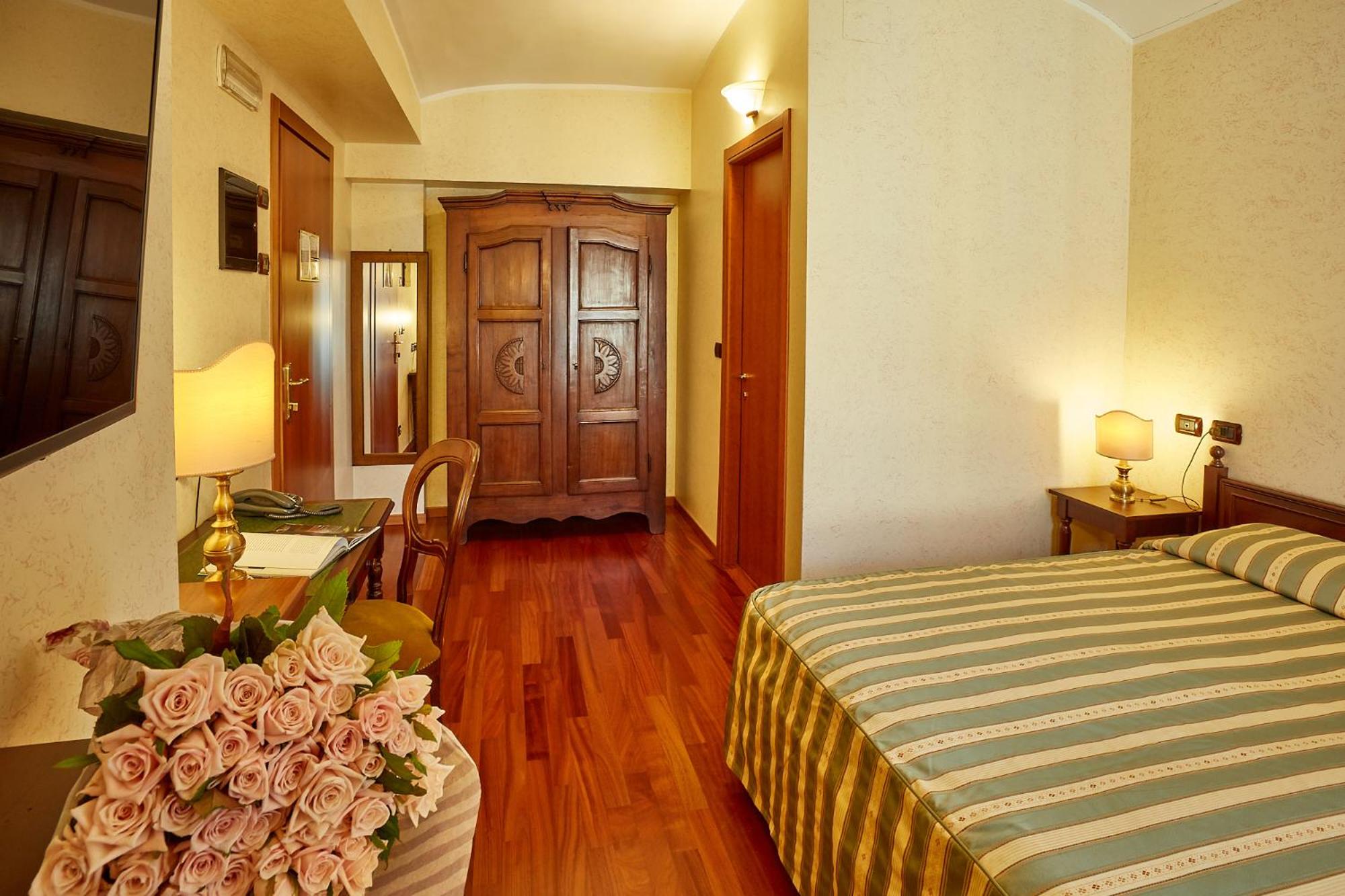 Superior Double Room - Photo 11