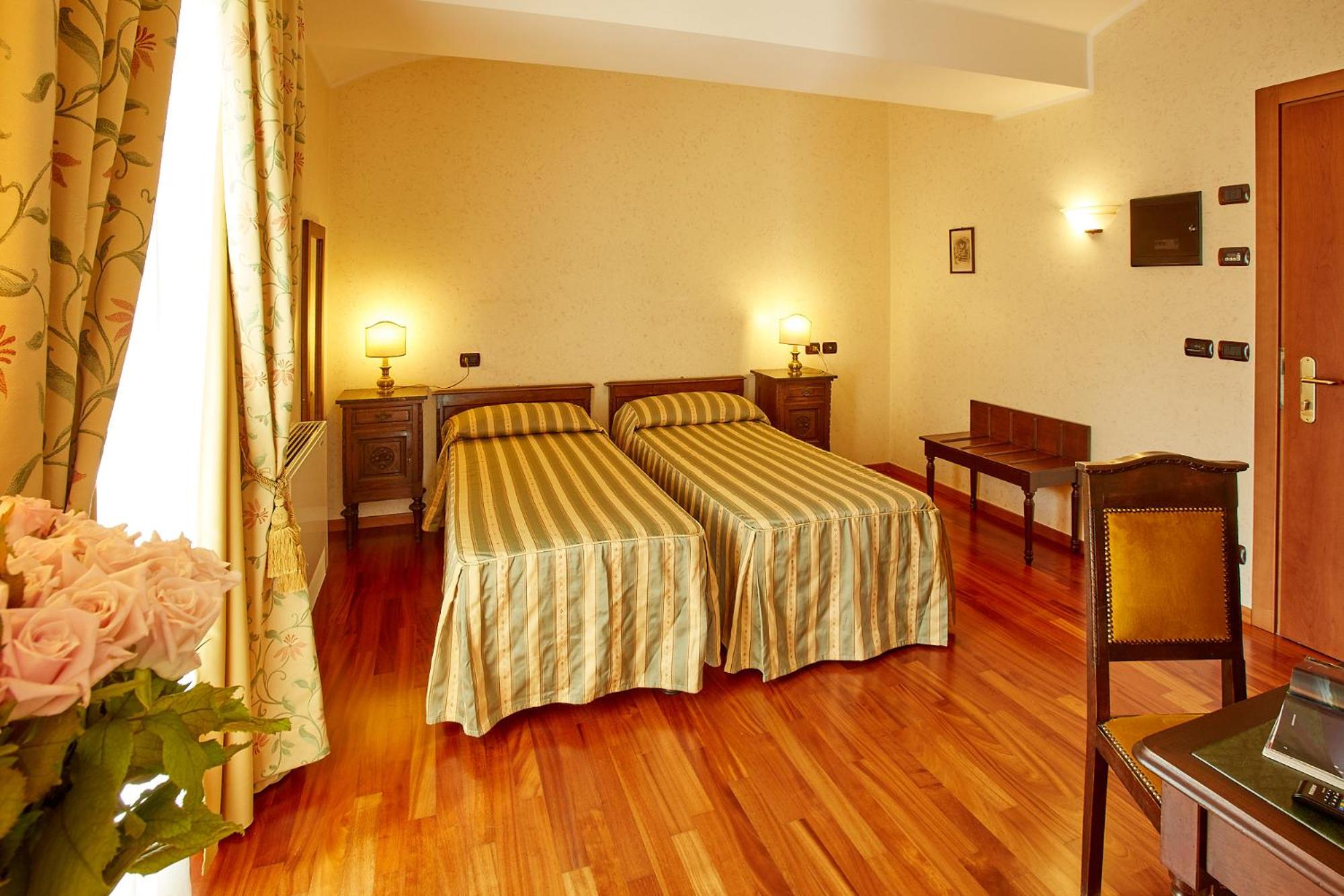 Classic Double Room - Photo 4
